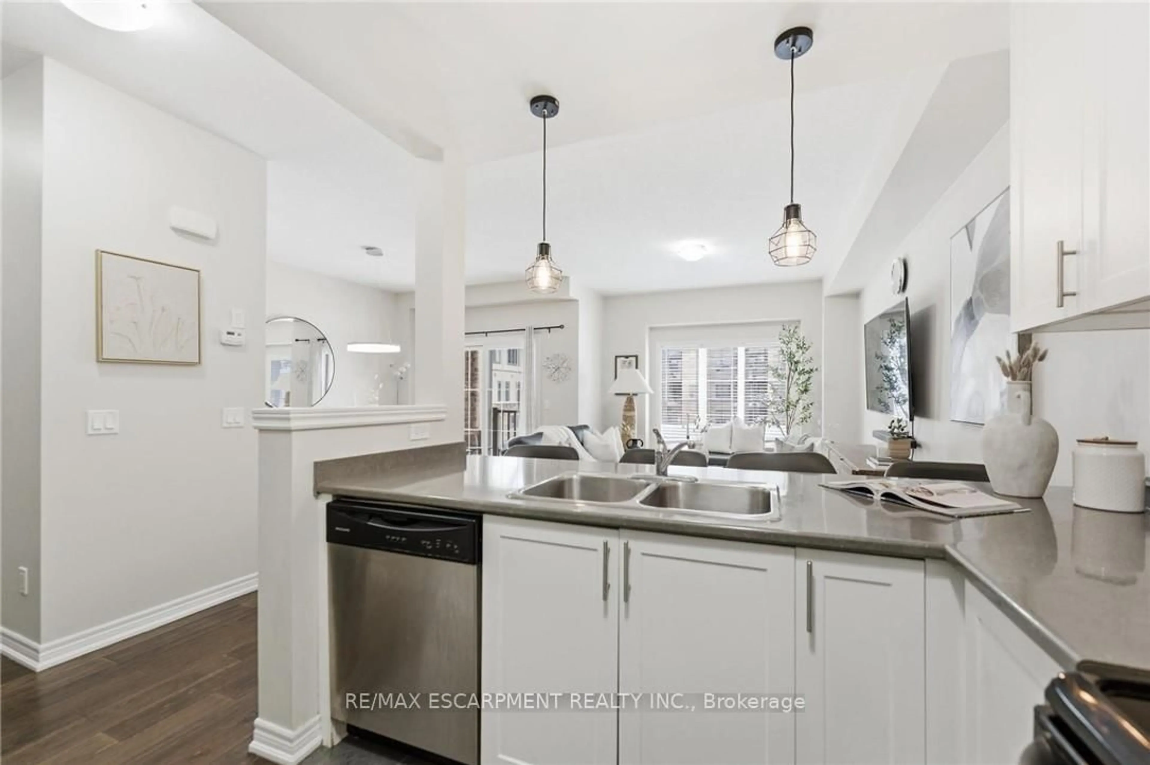 Open concept kitchen, ceramic/tile floor for 16 Lakefront Dr, Hamilton Ontario L8E 0J3