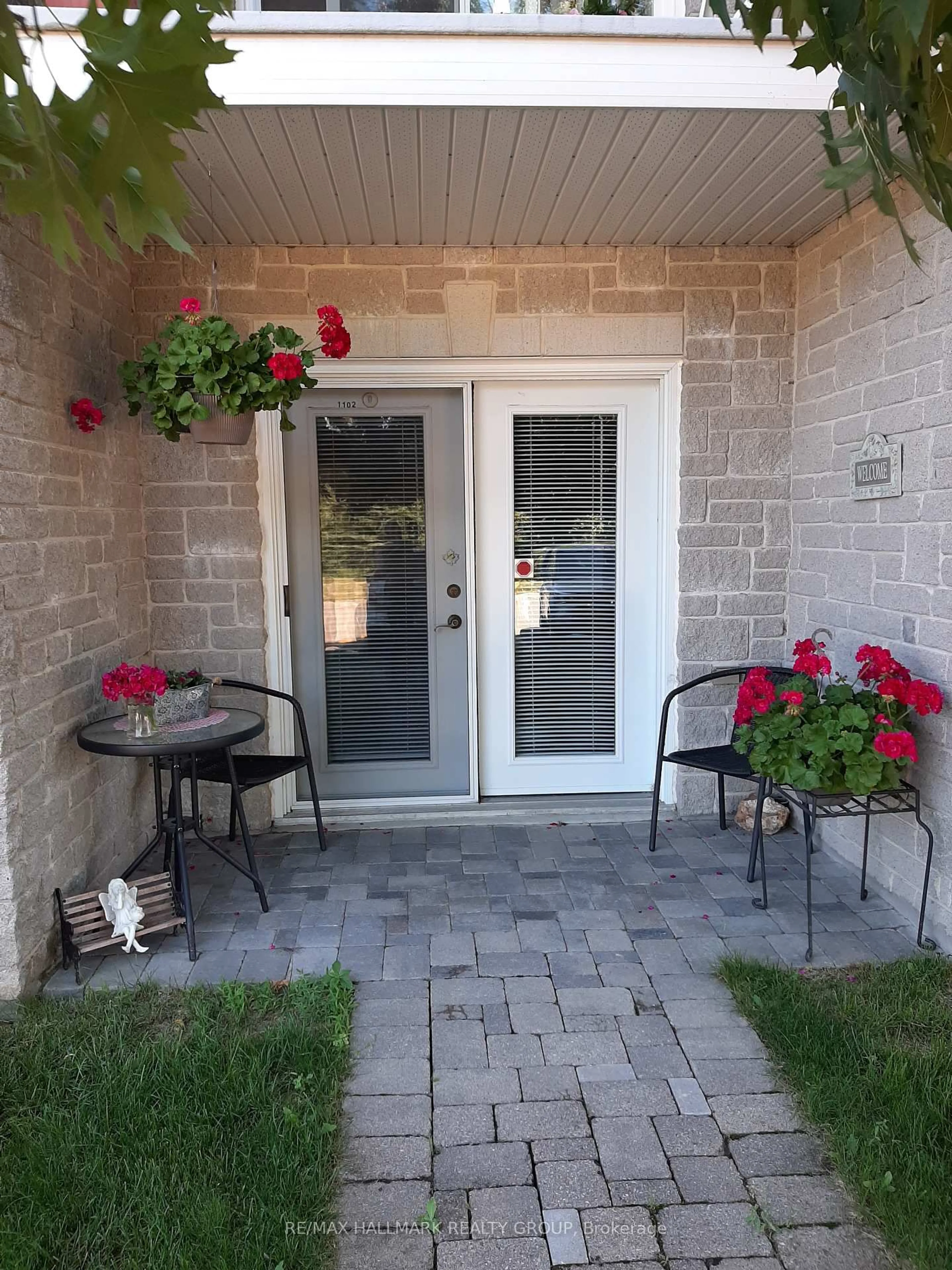 Patio, street for 237 Oak St #1102, Gananoque Ontario K7G 2R5