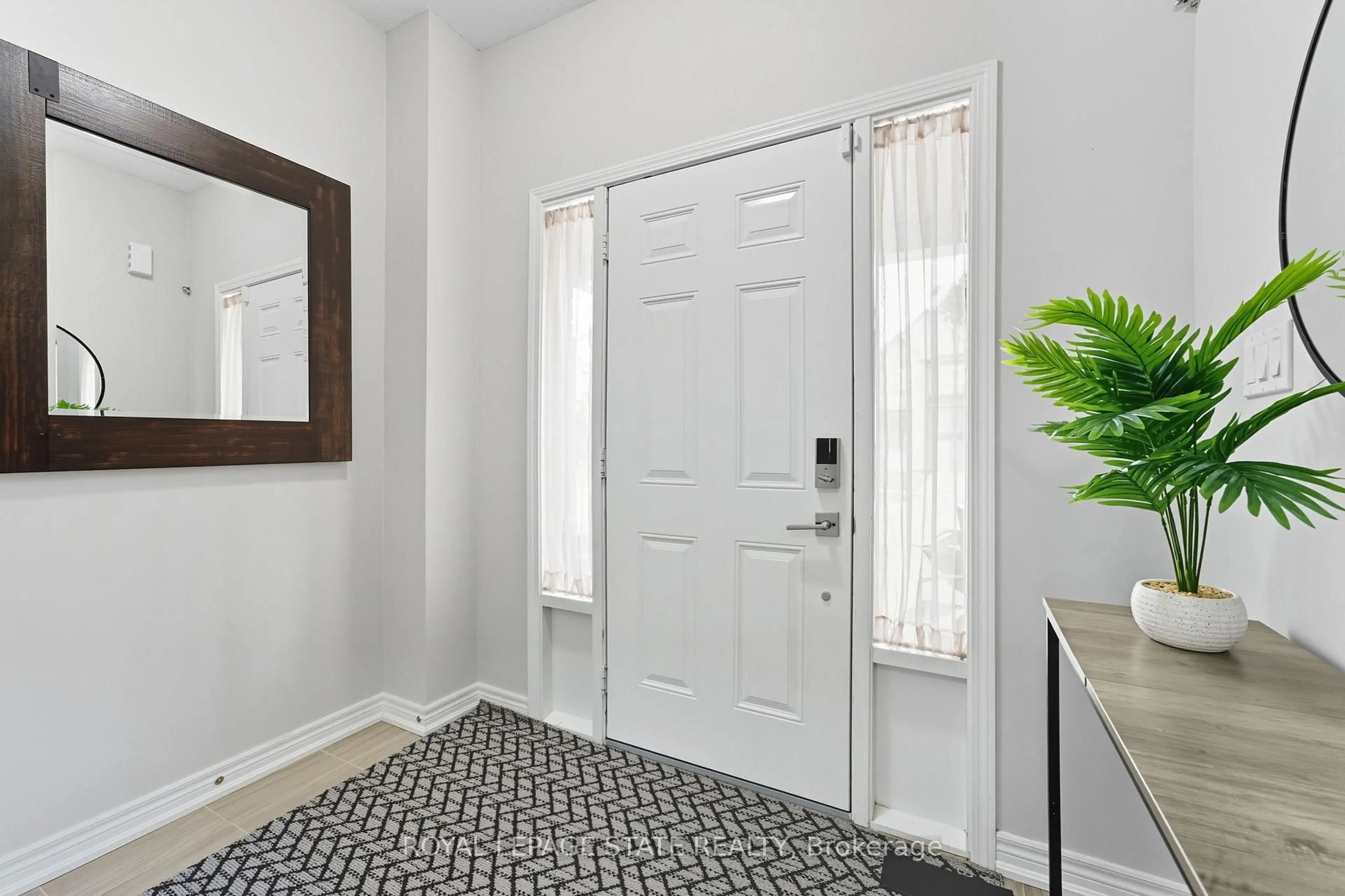 Indoor entryway for 71 Bradbury Rd, Hamilton Ontario L8J 0E4