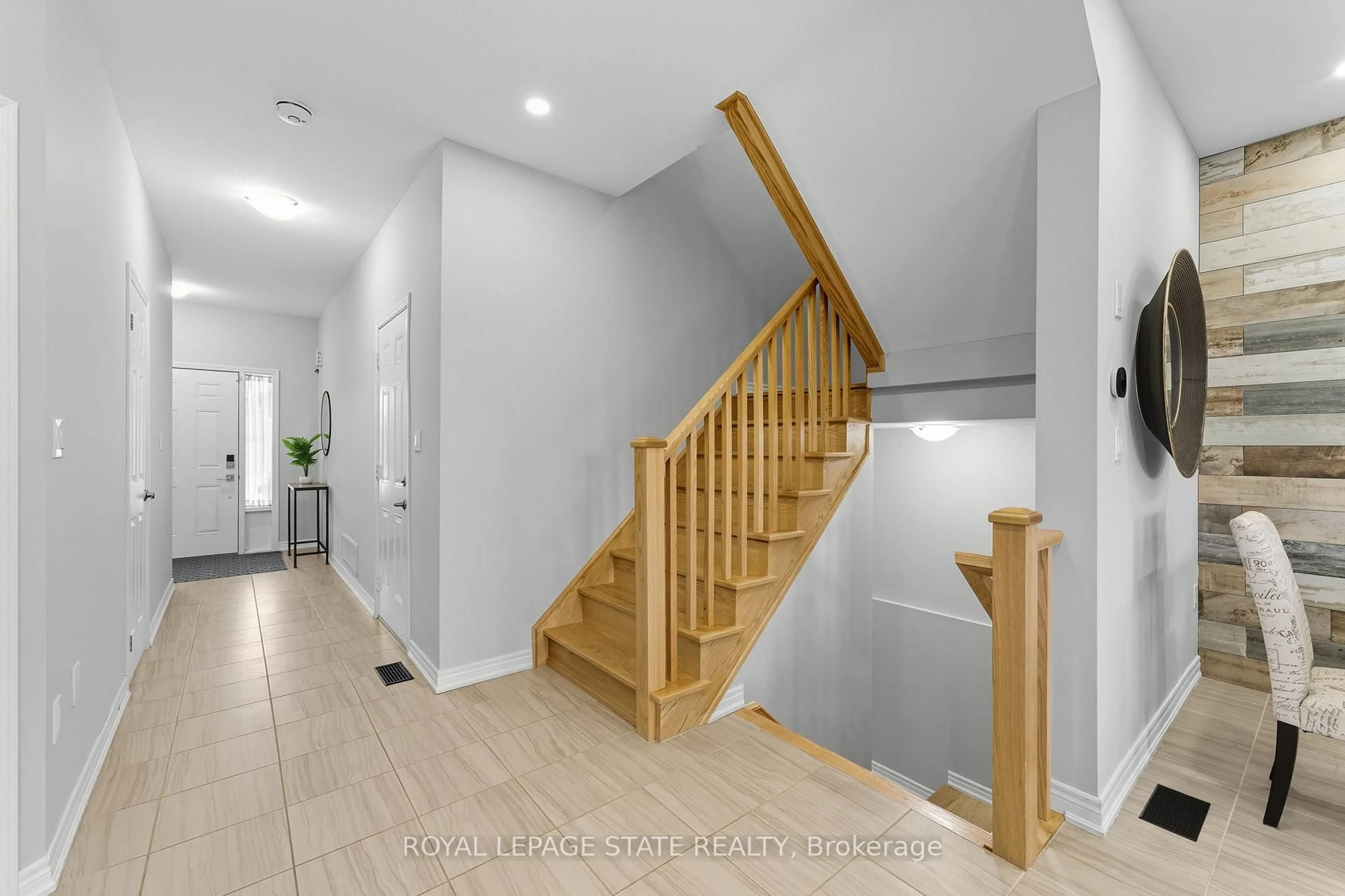 Stairs for 71 Bradbury Rd, Hamilton Ontario L8J 0E4