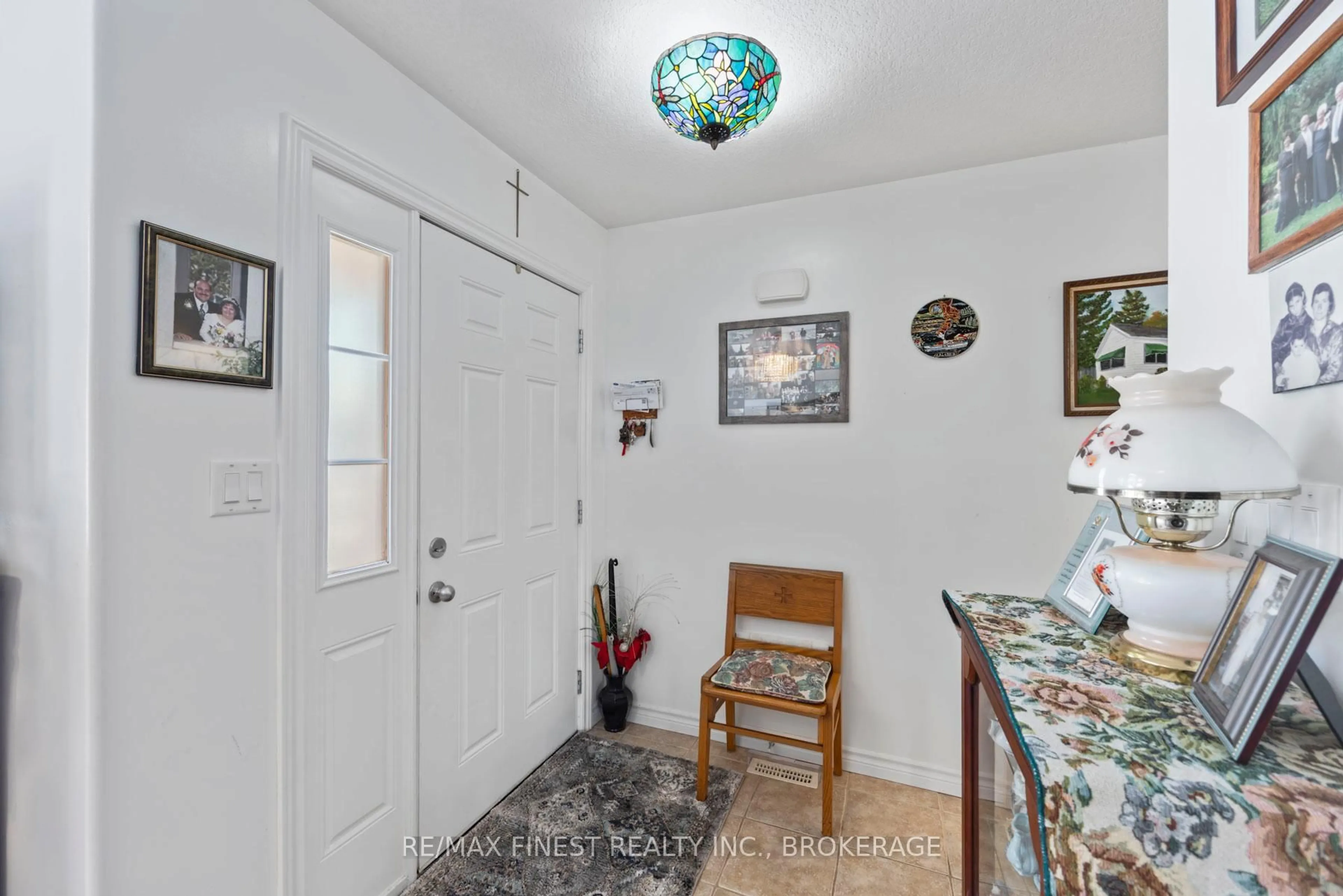 Indoor entryway for 1133 Halifax Dr, Kingston Ontario K7P 0C5