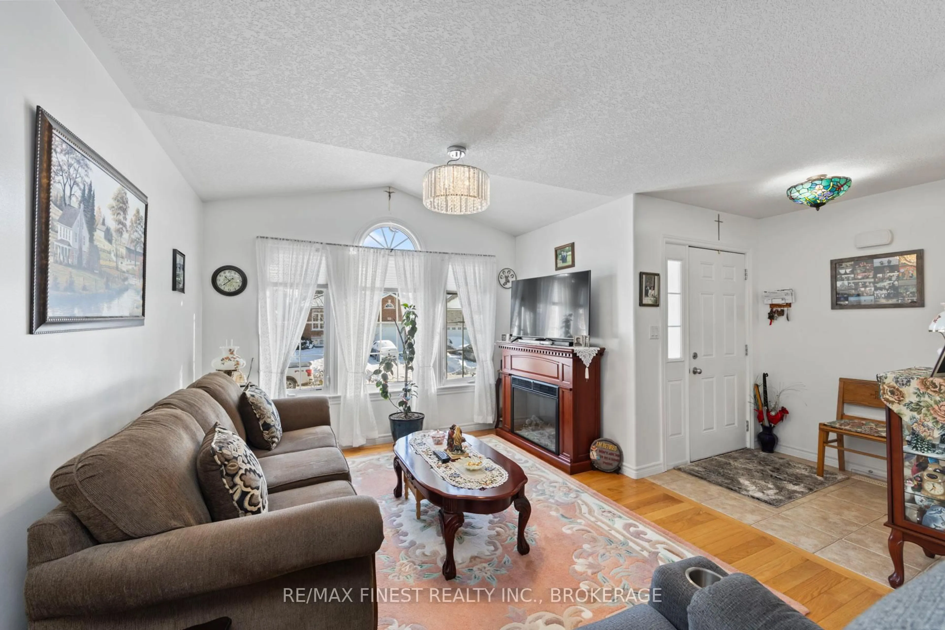 Living room with furniture, unknown for 1133 Halifax Dr, Kingston Ontario K7P 0C5