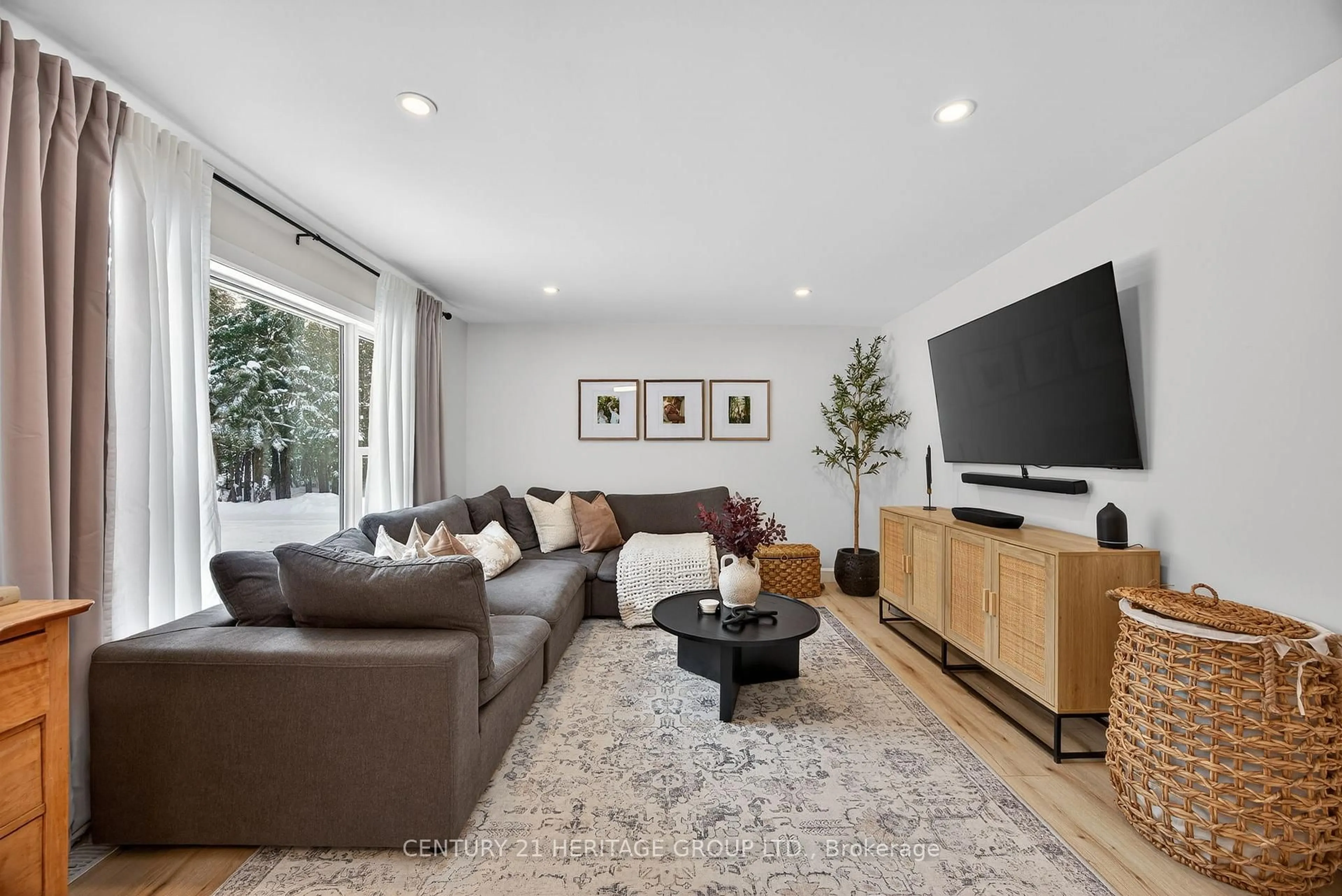 Living room with furniture, unknown for 151564 Southgate 15 Sdrd, Southgate Ontario N0G 1N0