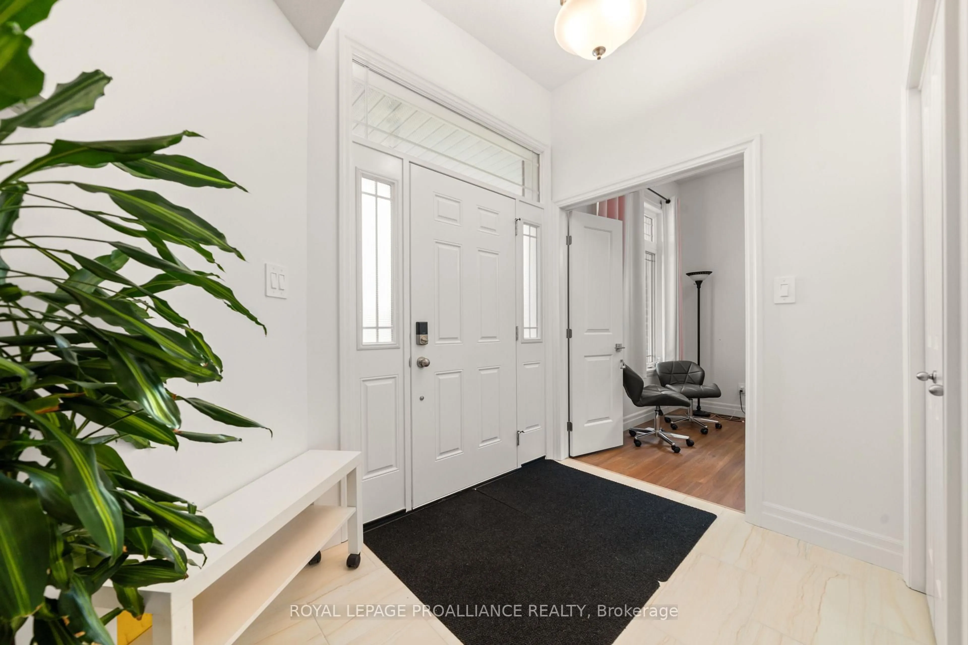 Indoor entryway for 54 Lanark Dr, Belleville Ontario K8N 0G7