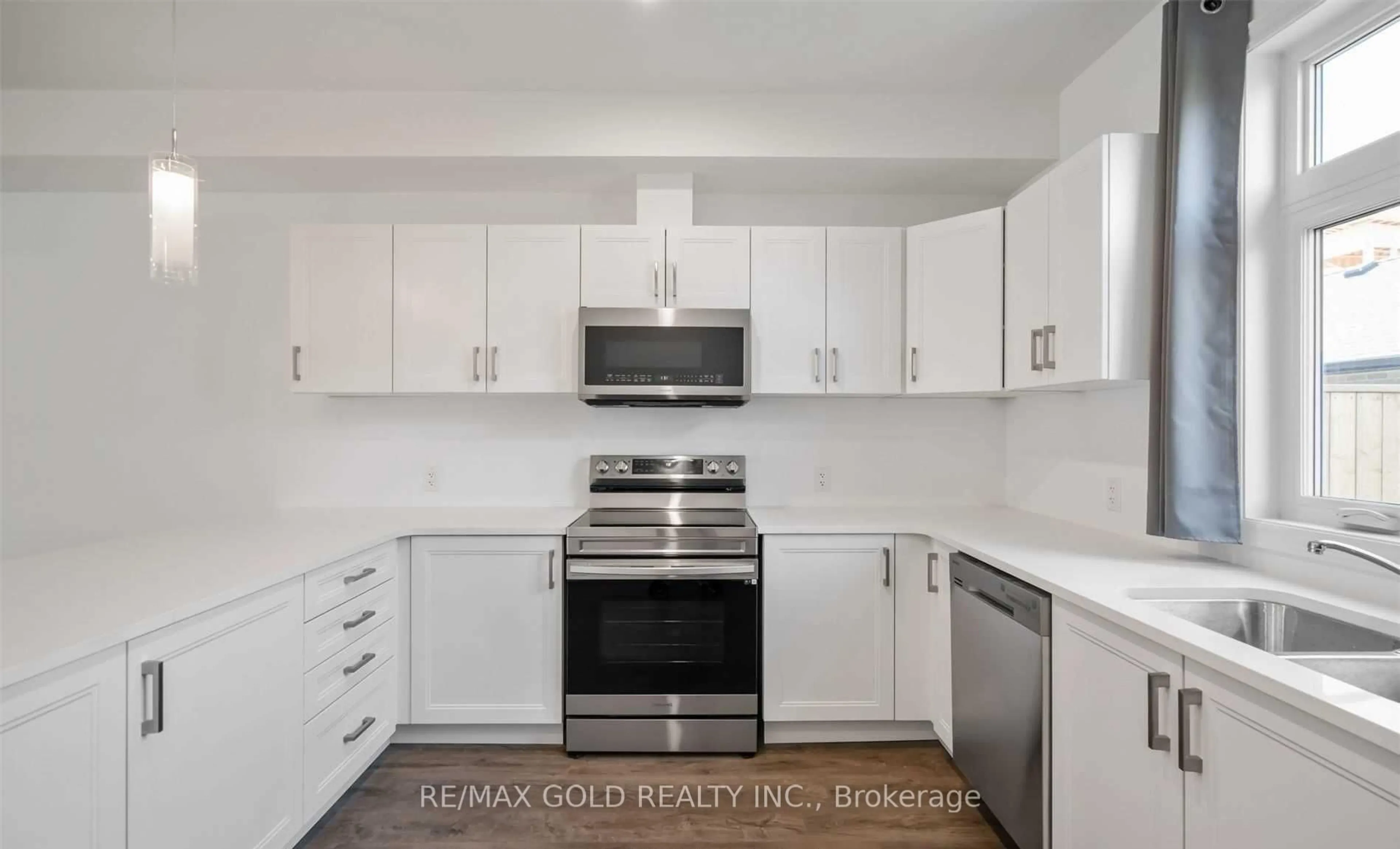 Standard kitchen, unknown for 141 Summersides Blvd, Pelham Ontario L3B 5N5