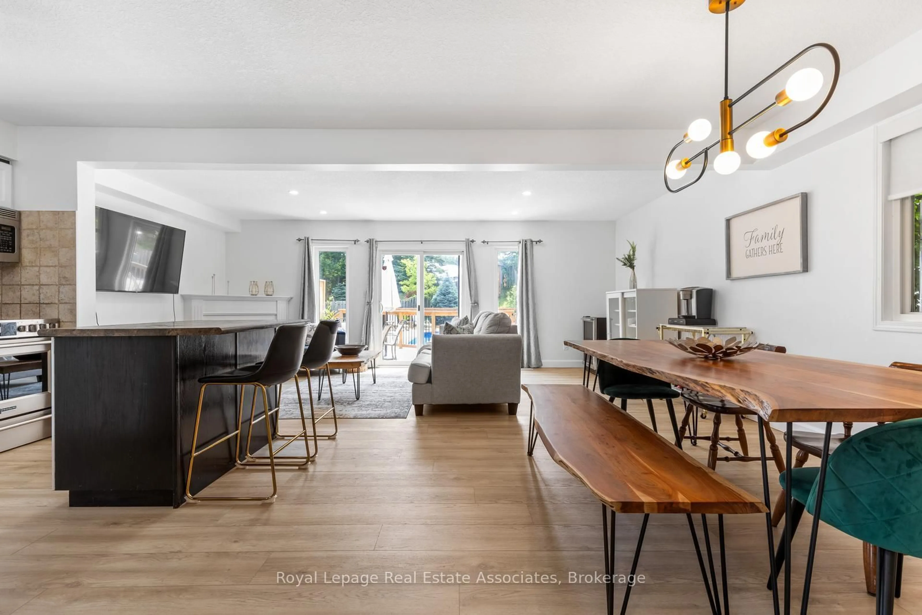 Open concept kitchen, unknown for 209 Sunny Meadow Crt, Kitchener Ontario N2N 3R3