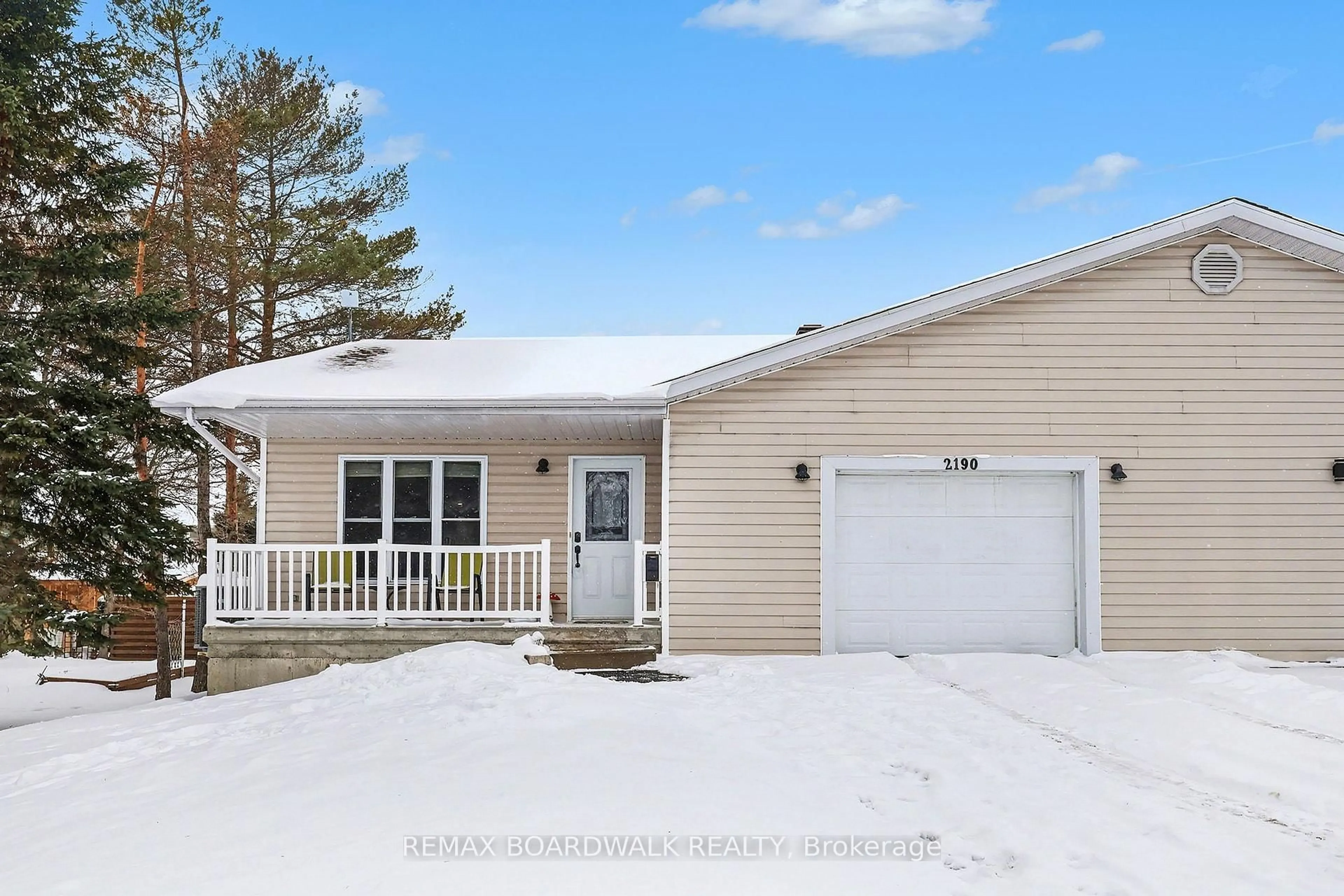 Home with vinyl exterior material, street for 2190 Valley St, North Stormont Ontario K0C 1W0