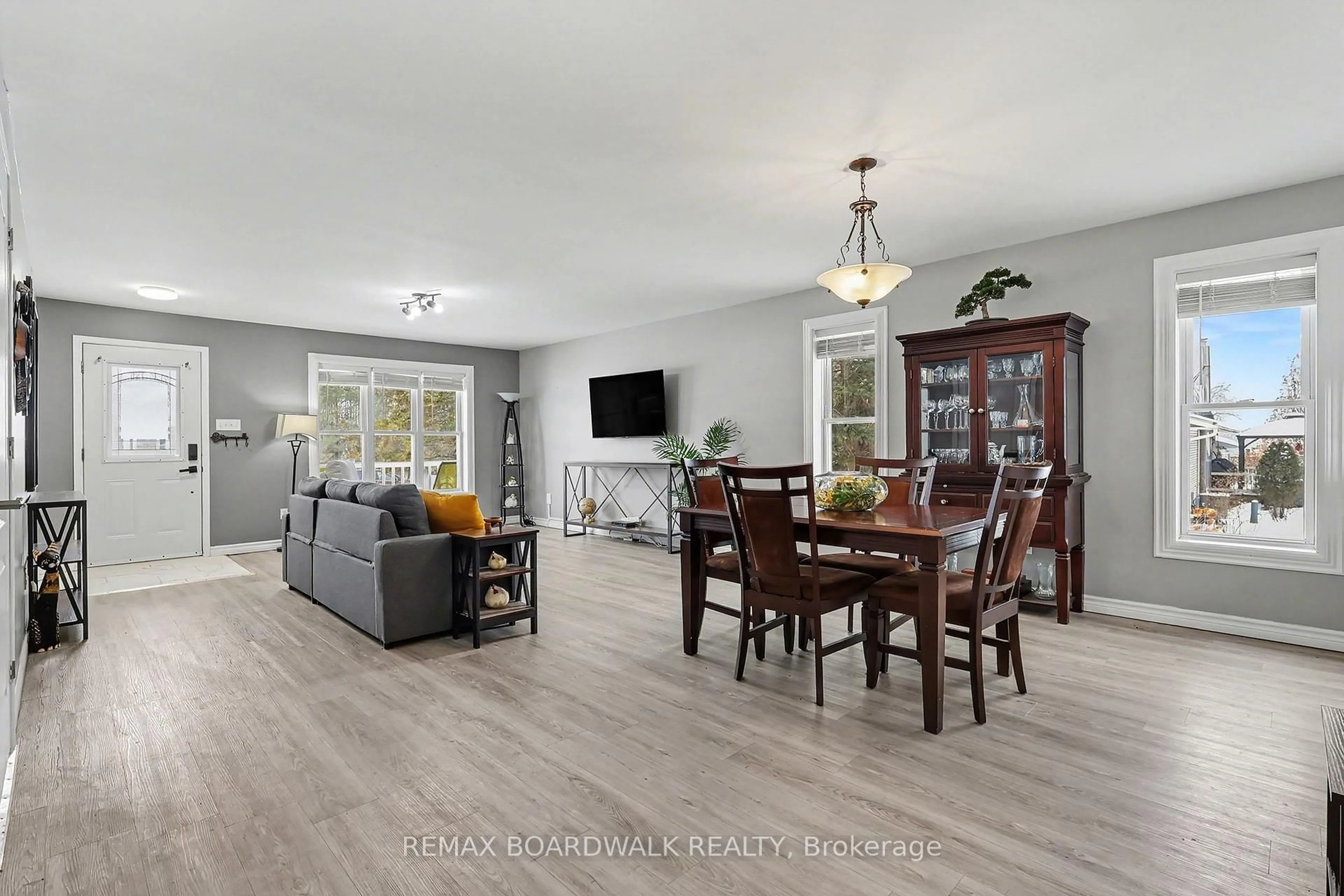 Open concept kitchen, unknown for 2190 Valley St, North Stormont Ontario K0C 1W0