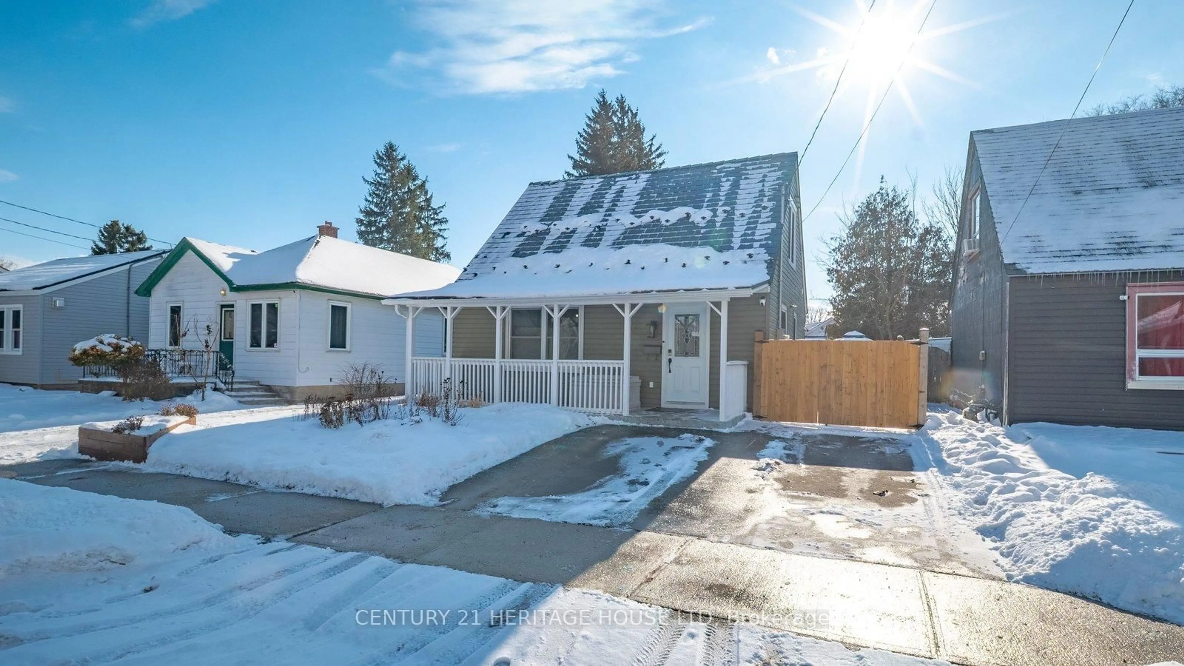 Home with vinyl exterior material, street for 80 Aberdeen Ave, Brantford Ontario N3S 1S1