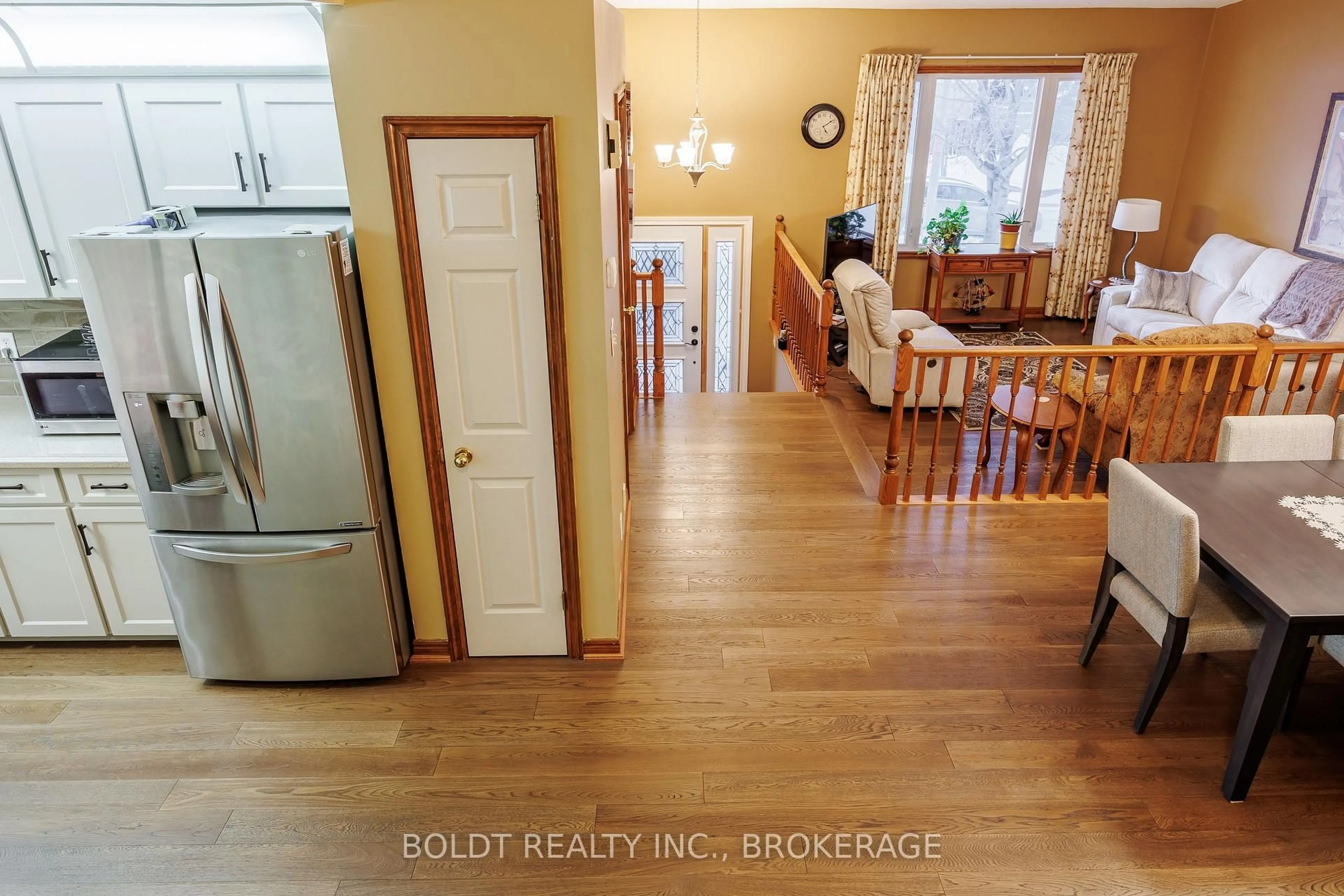 Unknown for 6 Stephenson Crt, Thorold Ontario L2V 4Y8