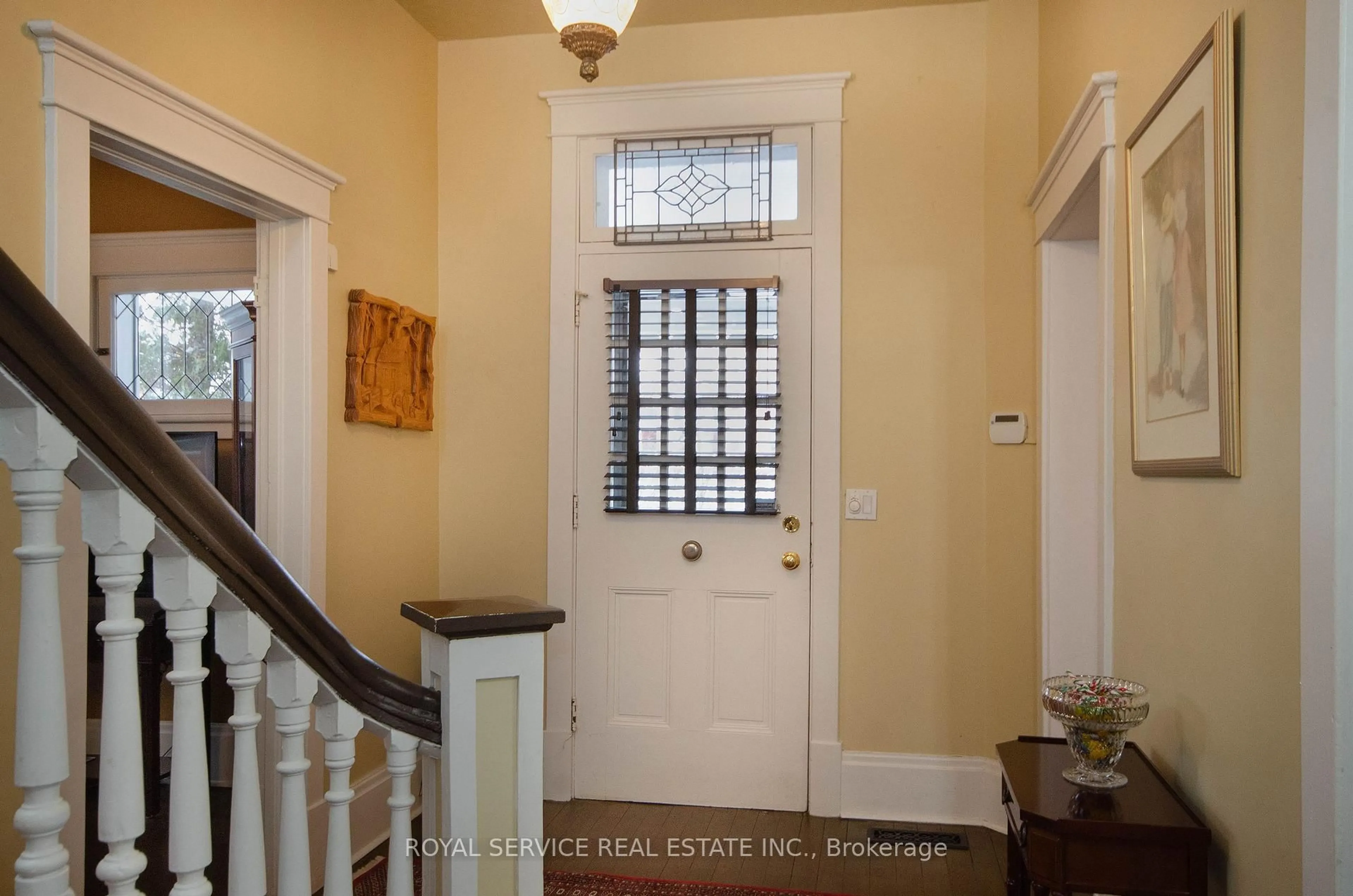 Indoor foyer for 42 Barrett St, Port Hope Ontario L1A 1M7