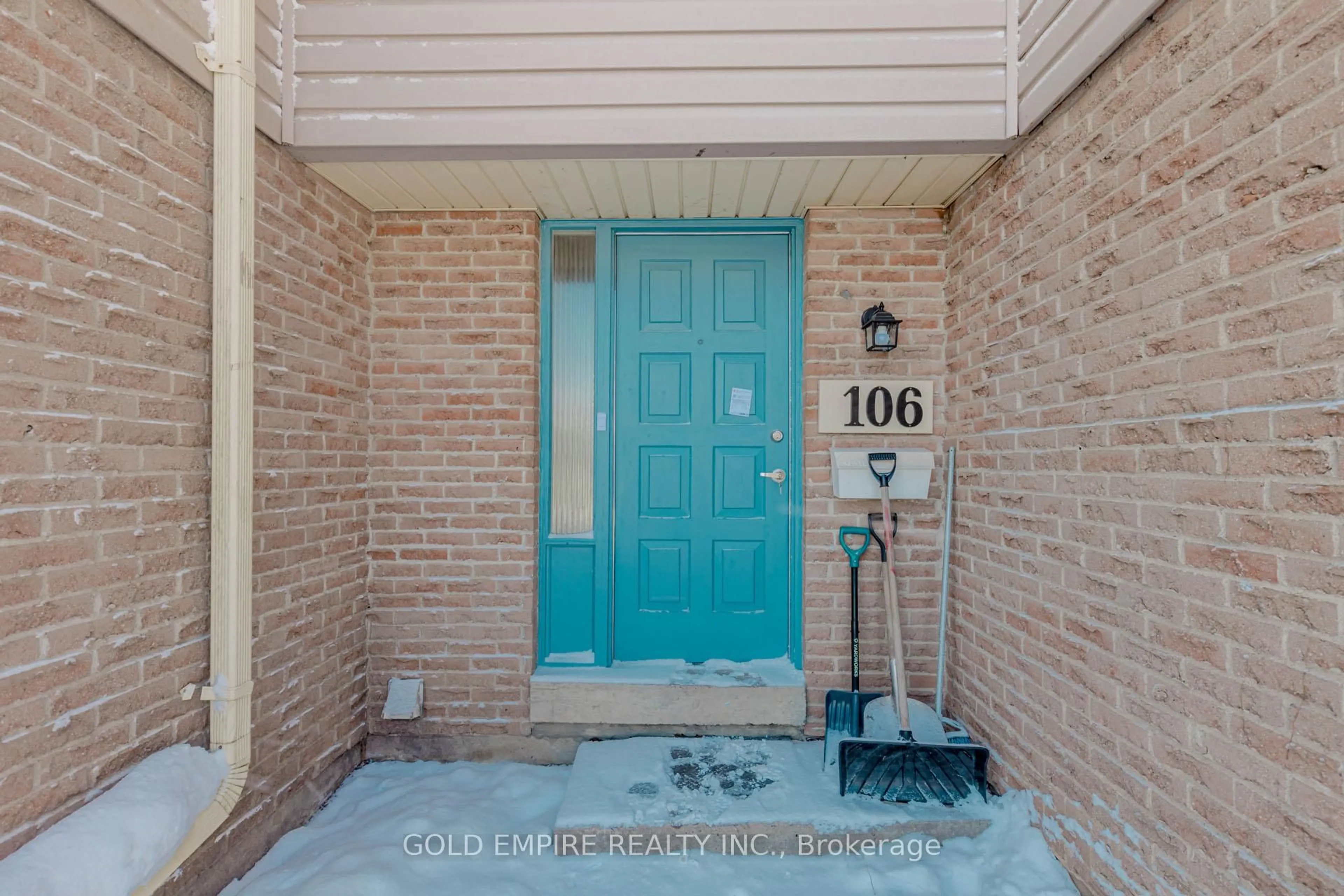 Indoor entryway for 700 Osgoode Dr #106, London South Ontario N6E 2H1