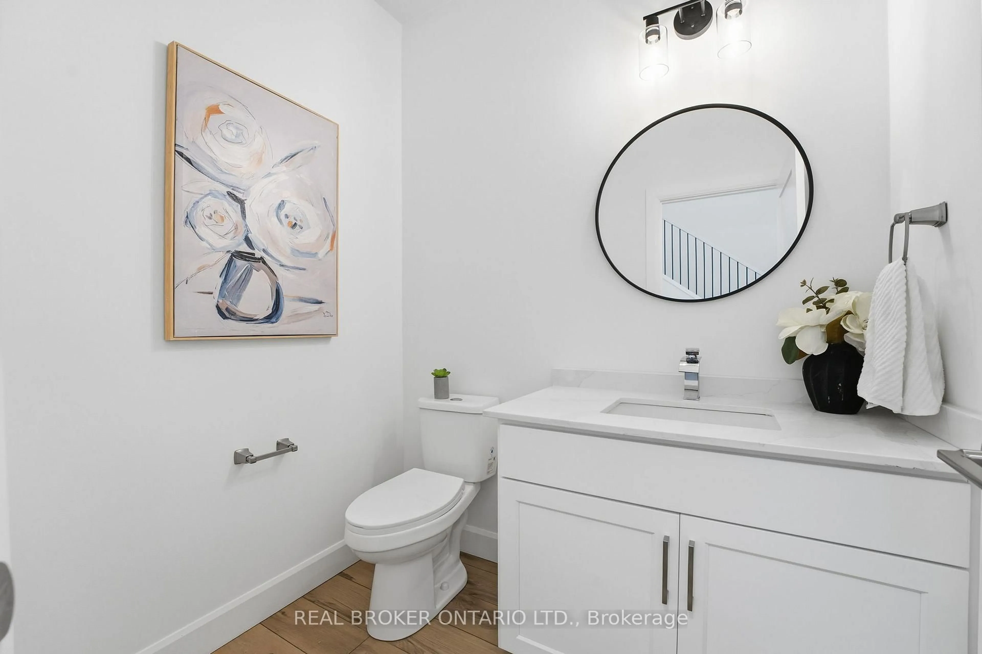 Standard bathroom, ceramic/tile floor for 160B Concession St, Tillsonburg Ontario N4G 4G8