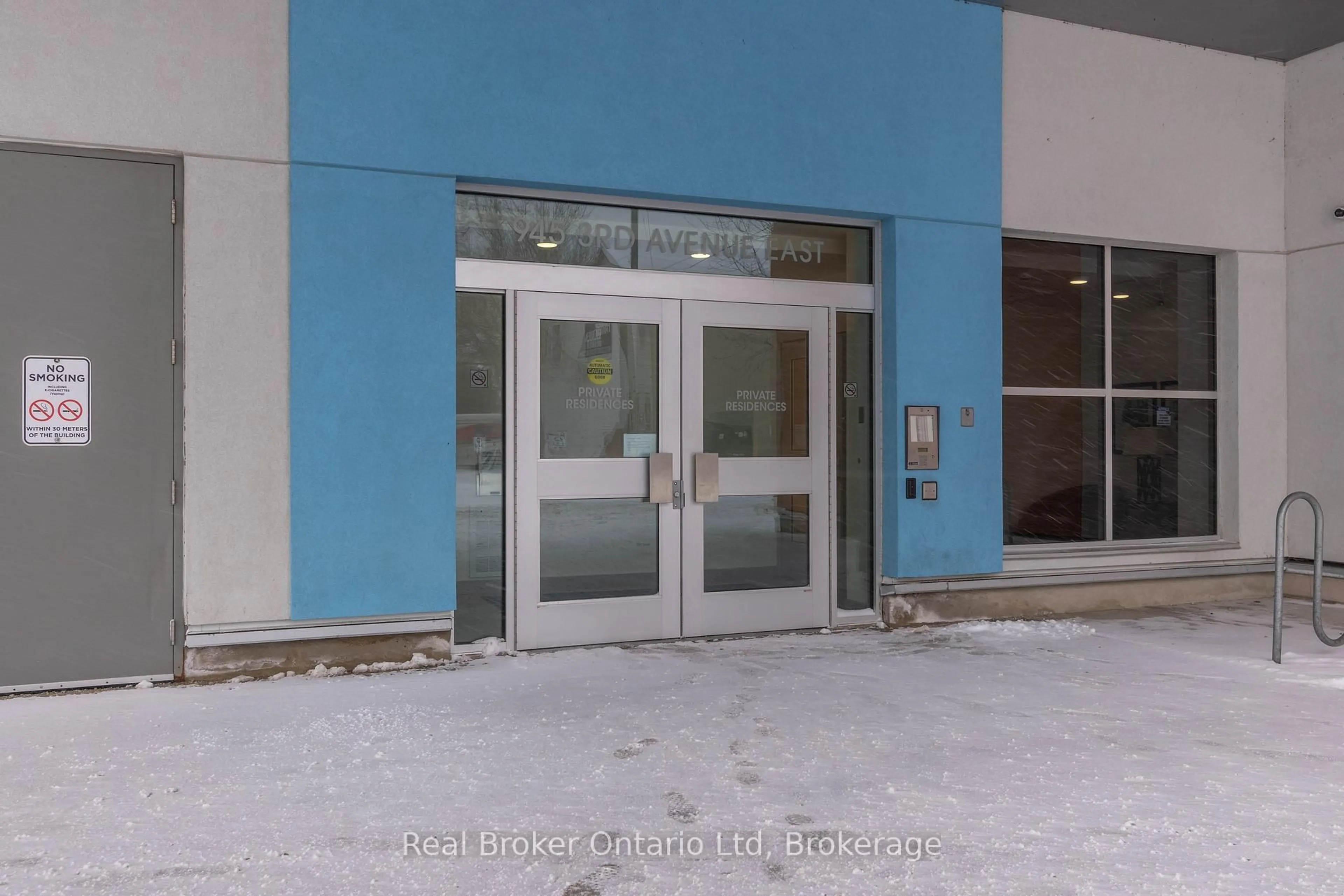 Indoor foyer for 945 3rd Ave #308, Owen Sound Ontario N4K 2K8