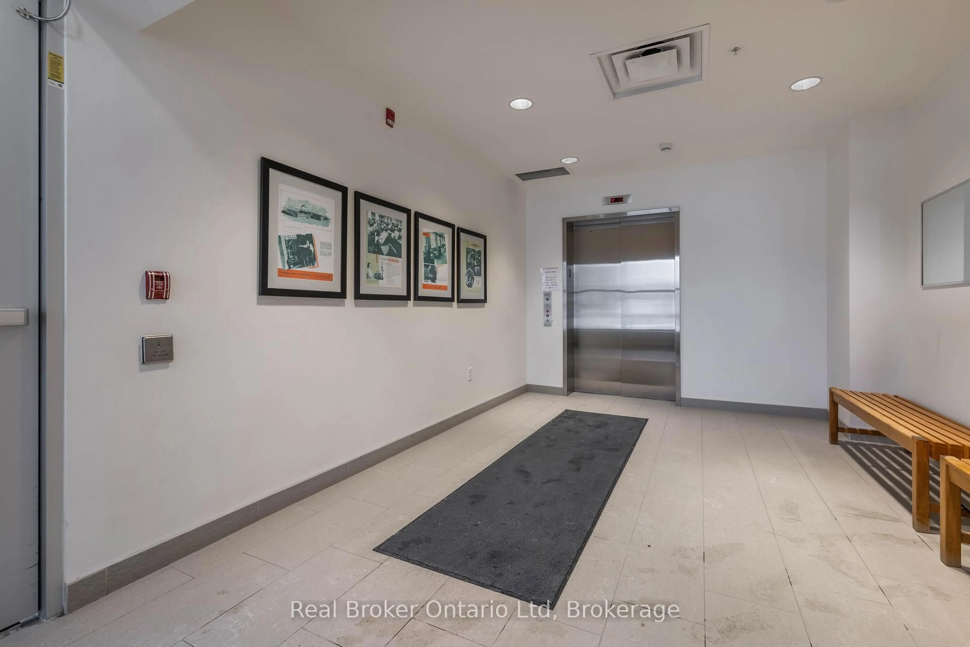 Indoor foyer for 945 3rd Ave #308, Owen Sound Ontario N4K 2K8