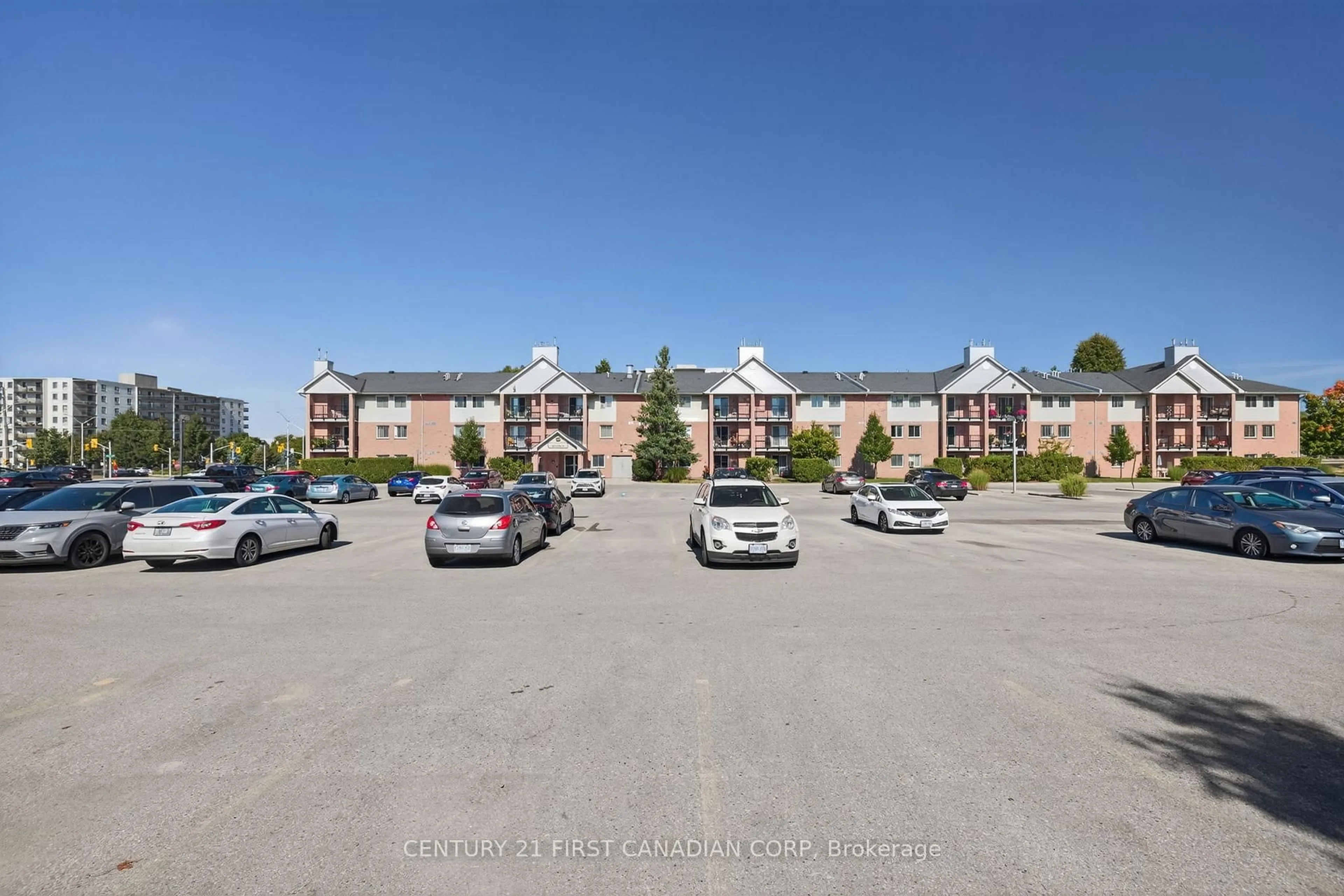 A pic from outside/outdoor area/front of a property/back of a property/a pic from drone, unknown for 144 Conway Dr #92, London South Ontario N6E 3N3