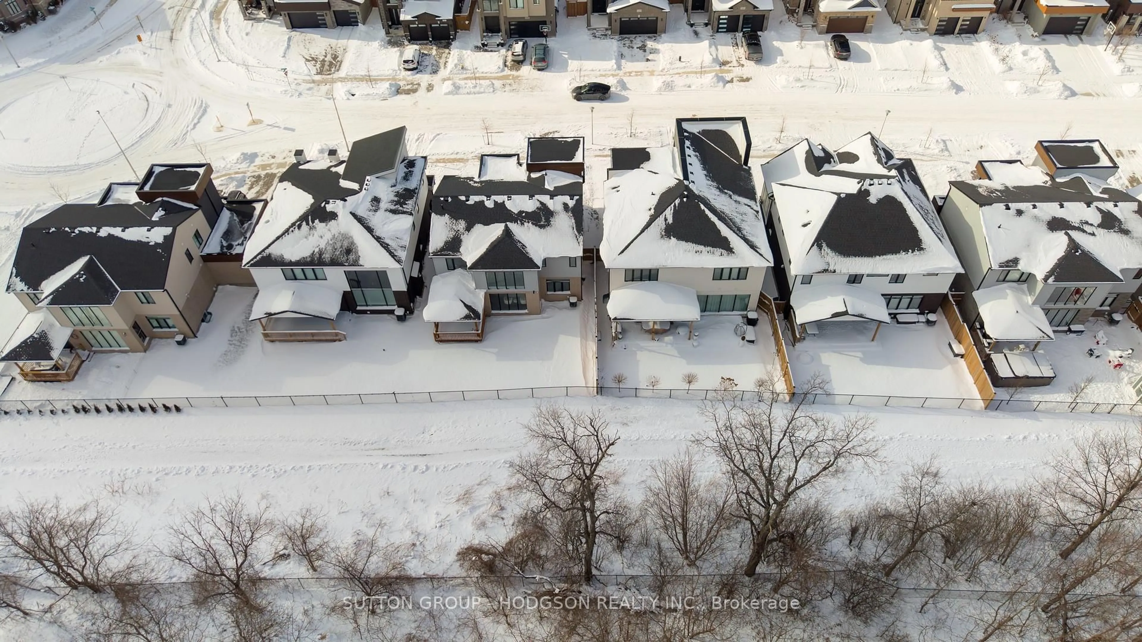 A pic from outside/outdoor area/front of a property/back of a property/a pic from drone, street for 2132 Ironwood Rd, London South Ontario N6K 0H2