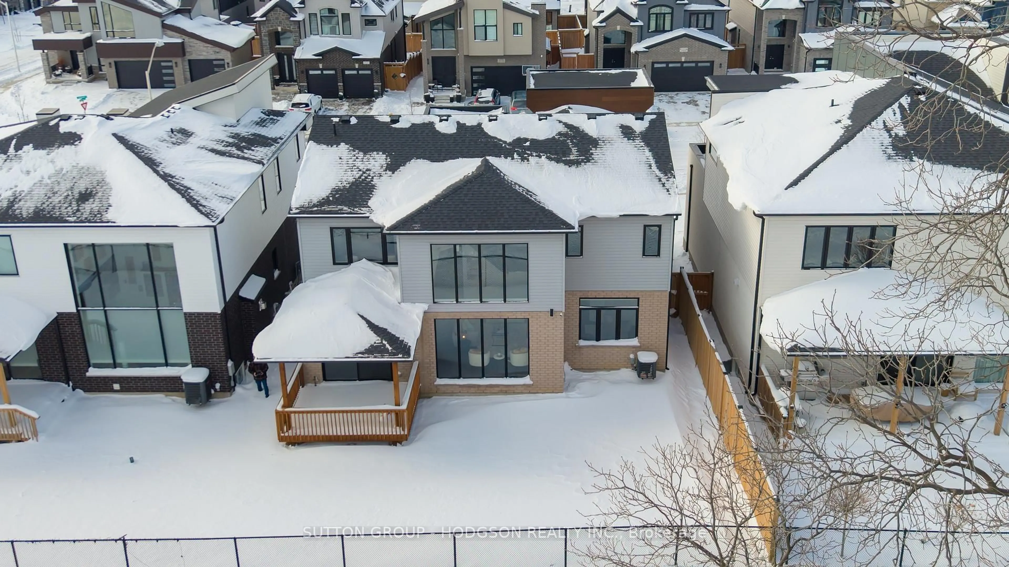 A pic from outside/outdoor area/front of a property/back of a property/a pic from drone, street for 2132 Ironwood Rd, London South Ontario N6K 0H2