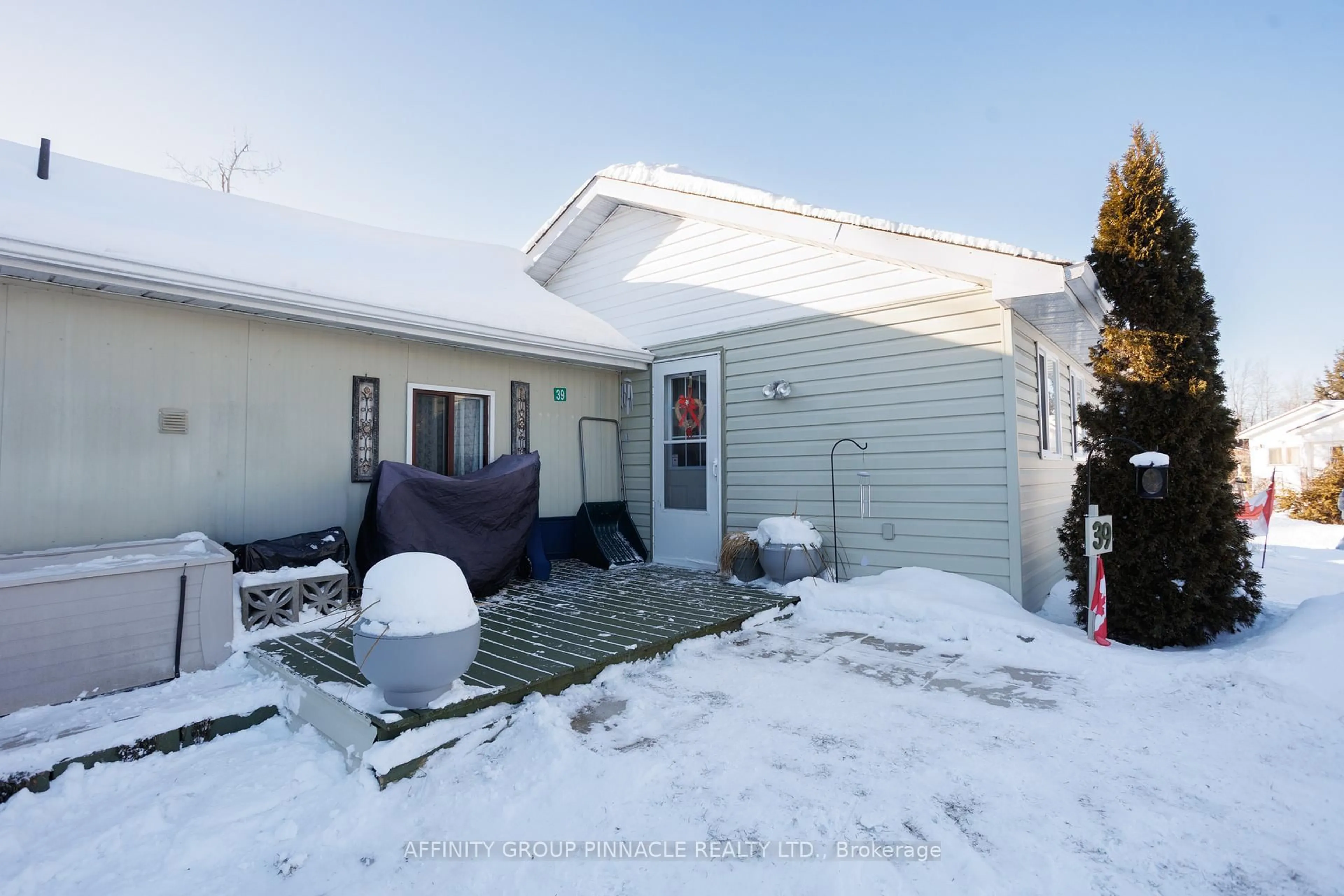 Patio, street for 39 Ash Loop St, Kawartha Lakes Ontario K9V 0K1