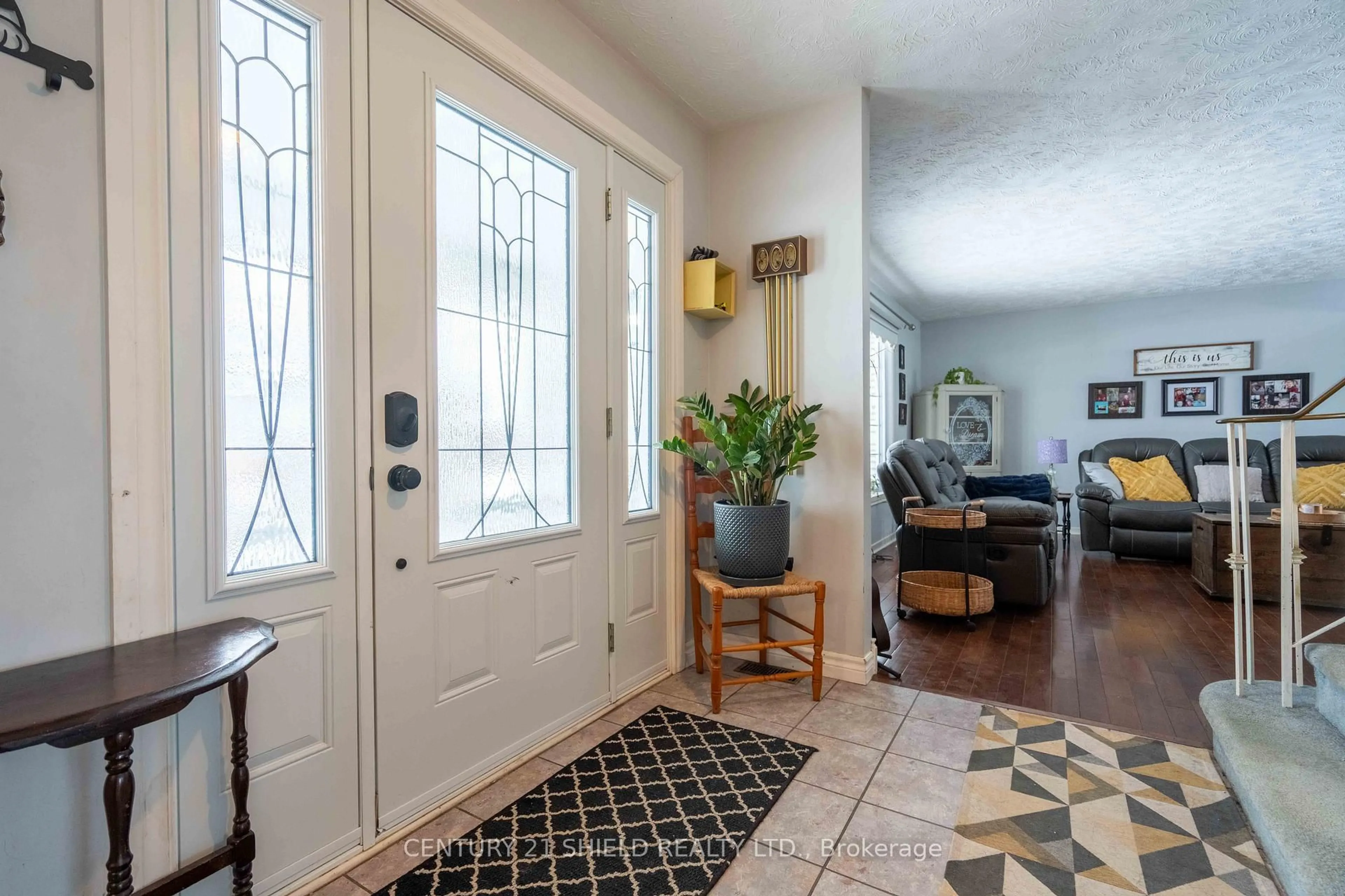 Indoor entryway for 1319 Aubin Ave, Cornwall Ontario K6J 4R9