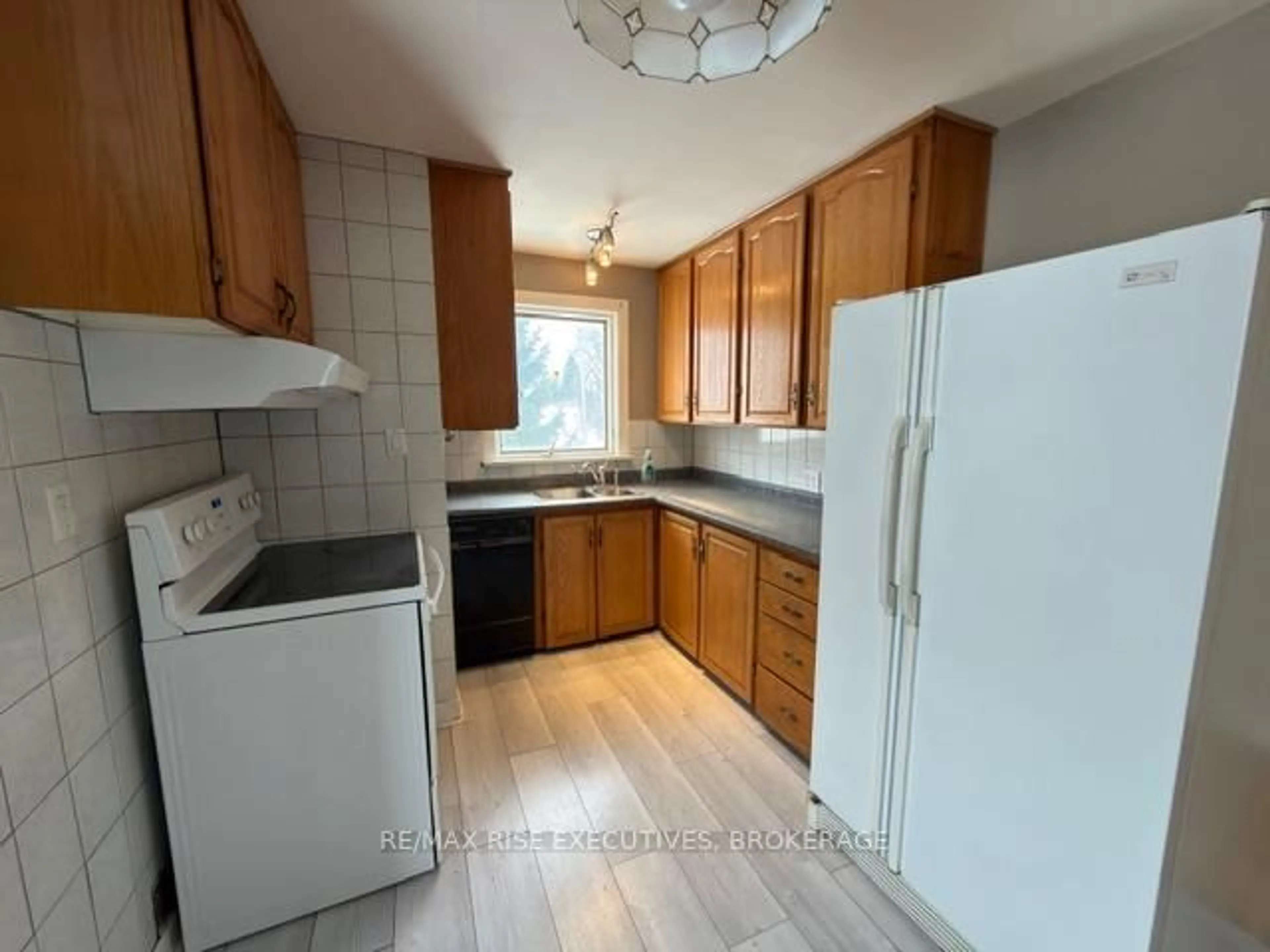 Standard kitchen, unknown for 2073 Bath Rd, Kingston Ontario K7M 8V9
