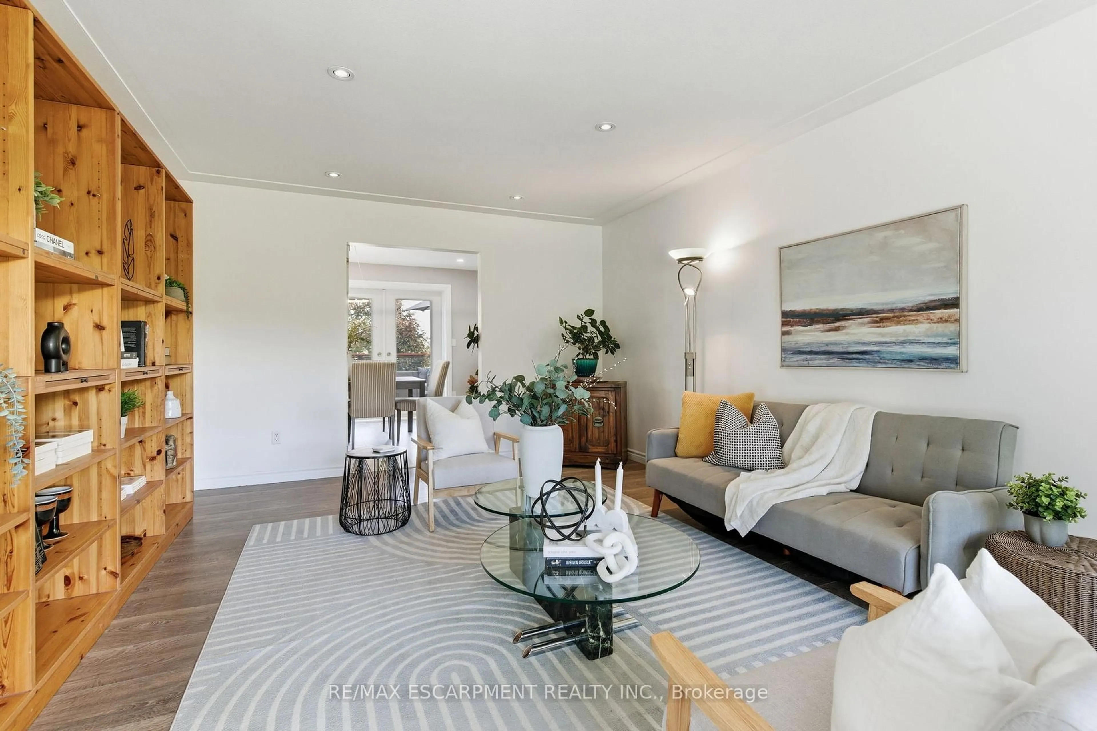 Living room with furniture, unknown for 47 Valley Rd, Hamilton Ontario L9H 5S4