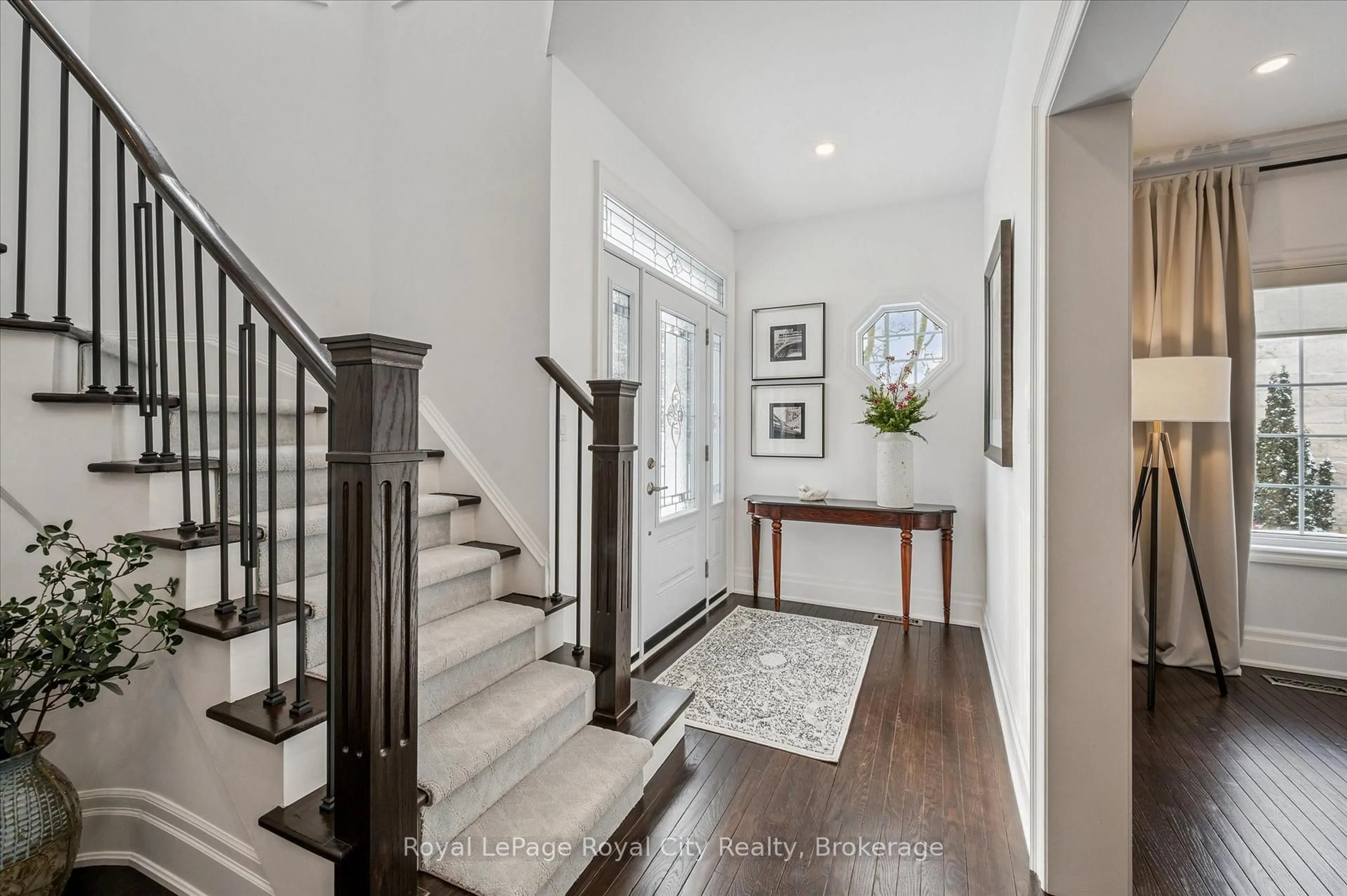 Indoor entryway for 25 MANOR PARK Cres #11, Guelph Ontario N1G 1A2