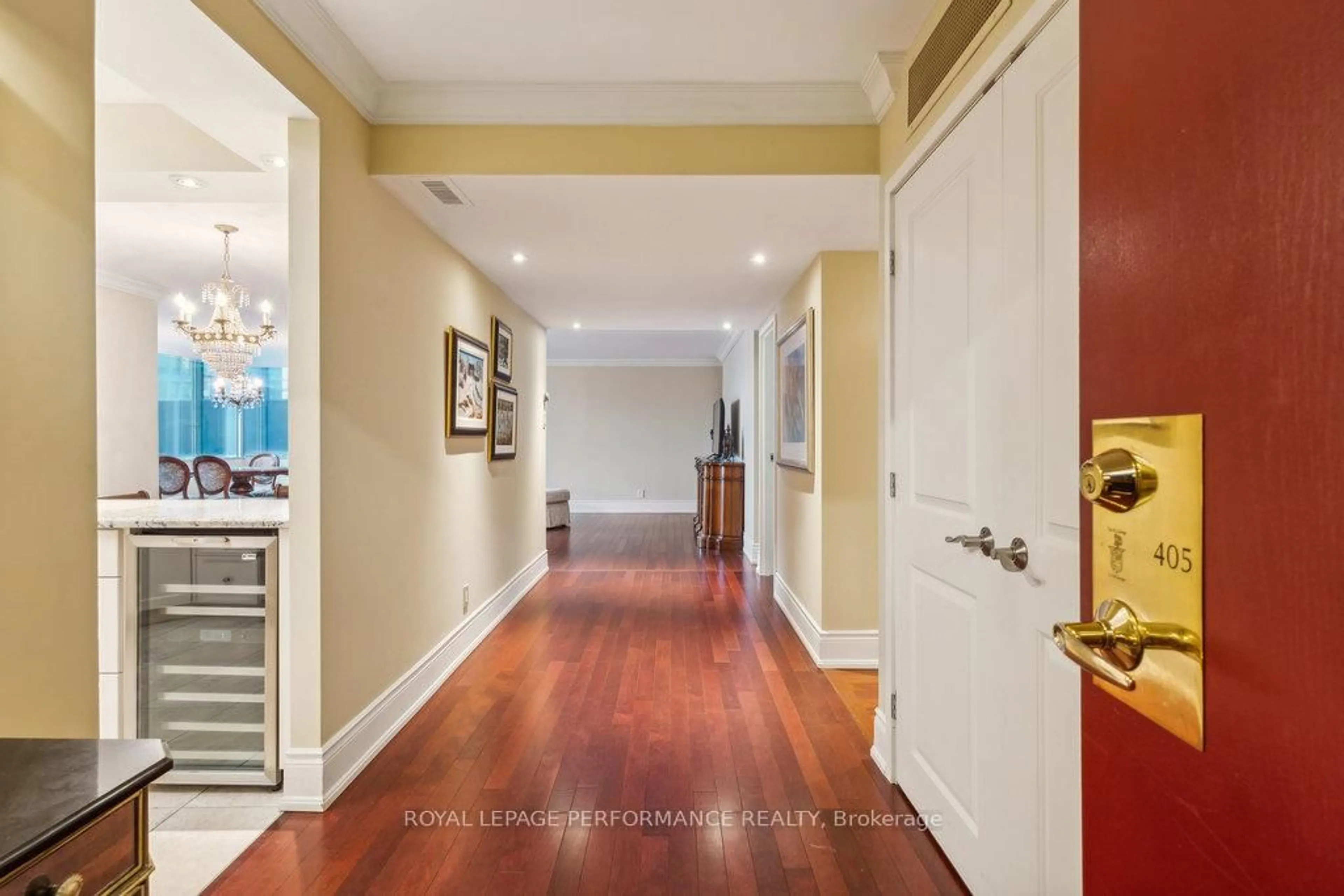 Indoor entryway for 160 George St #405, Ottawa Ontario K1N 9M2