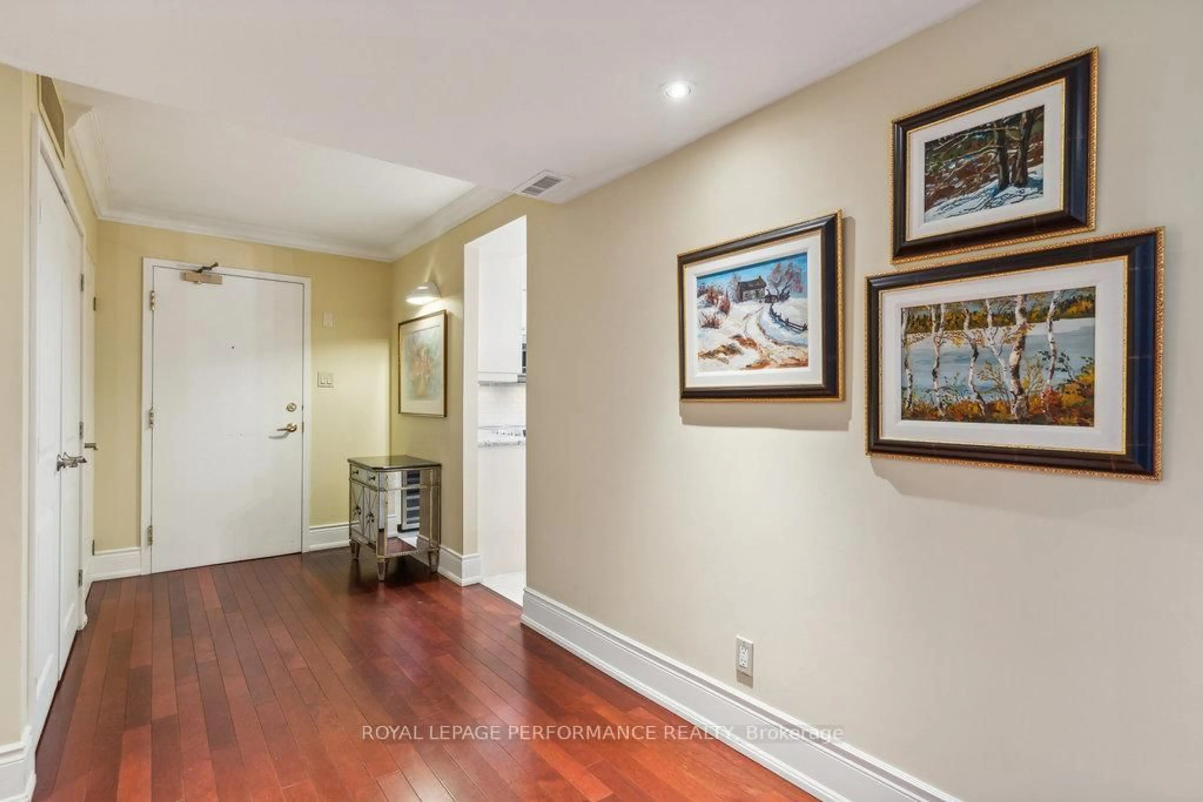Indoor entryway for 160 George St #405, Ottawa Ontario K1N 9M2