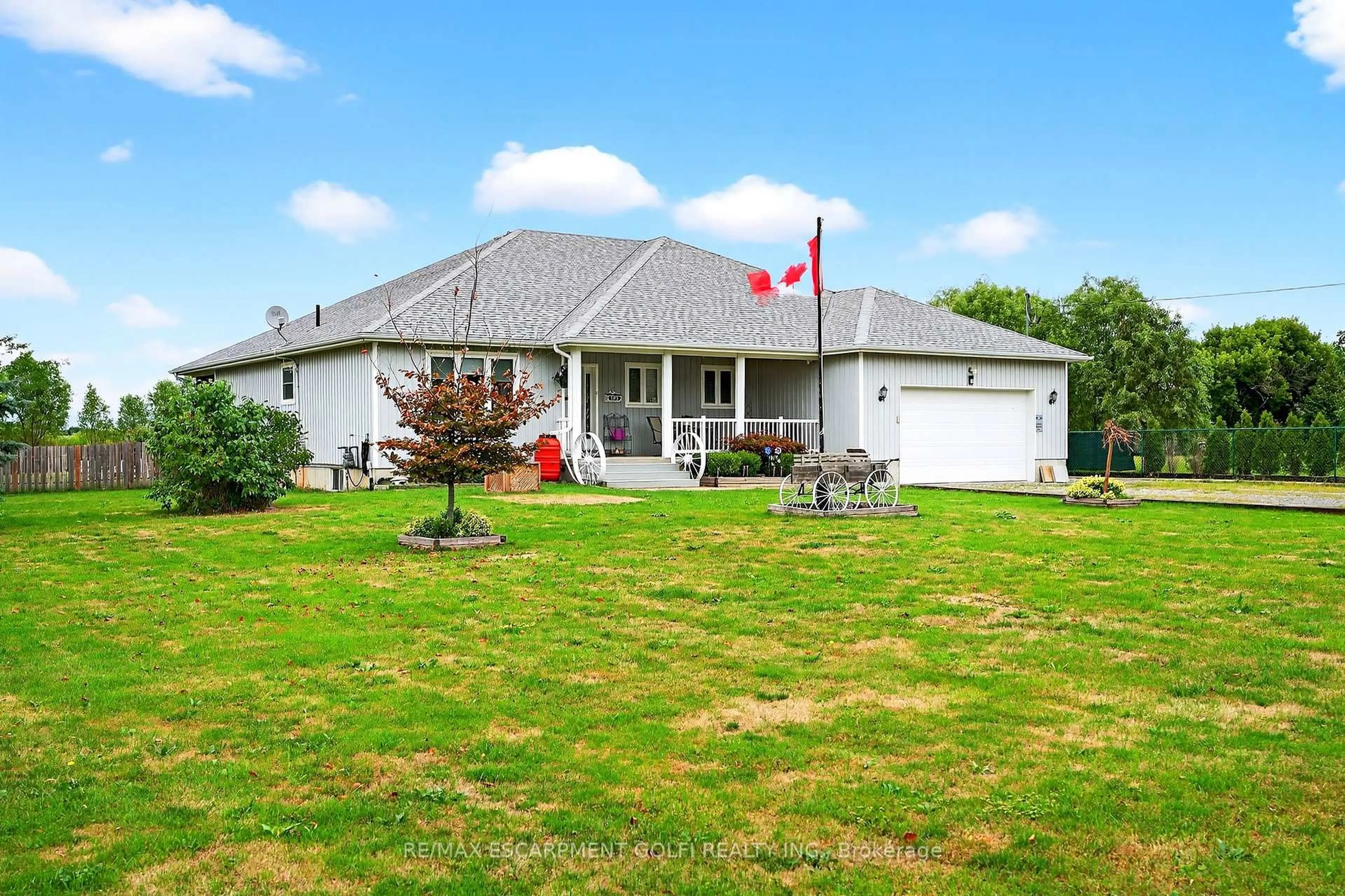 Home with vinyl exterior material, unknown for 4265 FLY Rd, Lincoln Ontario L0R 1G0