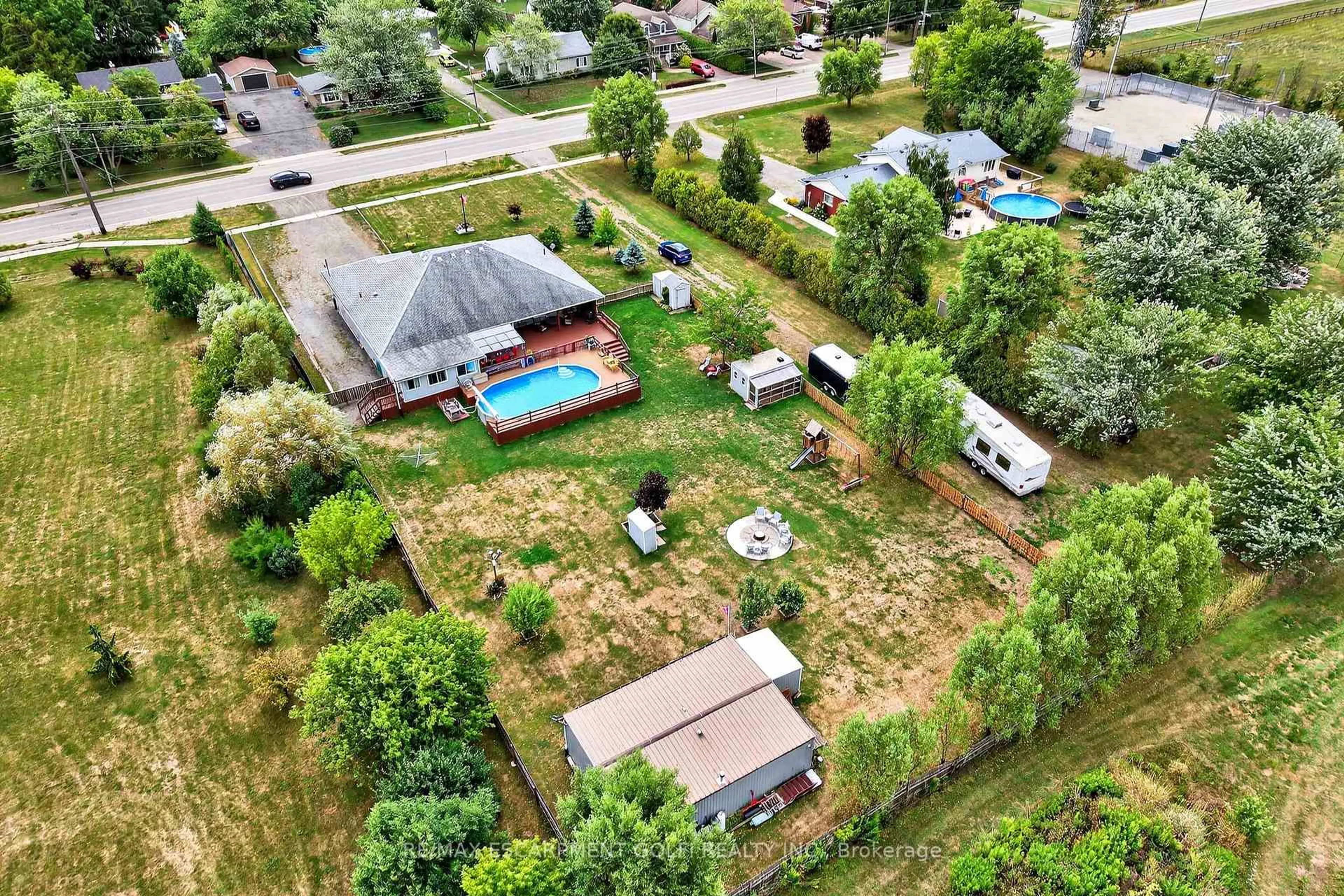 A pic from outside/outdoor area/front of a property/back of a property/a pic from drone, street for 4265 FLY Rd, Lincoln Ontario L0R 1G0