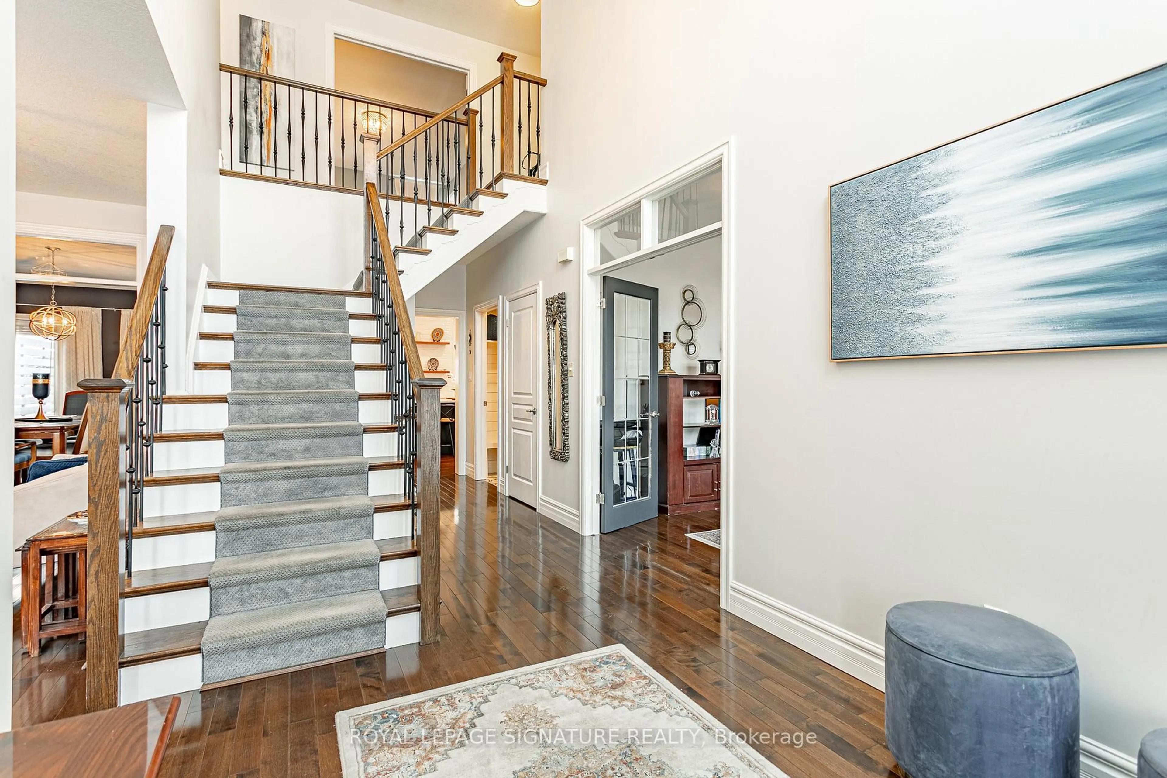 Indoor foyer for 1989 Quarrier Rd, London North Ontario N6G 5L2