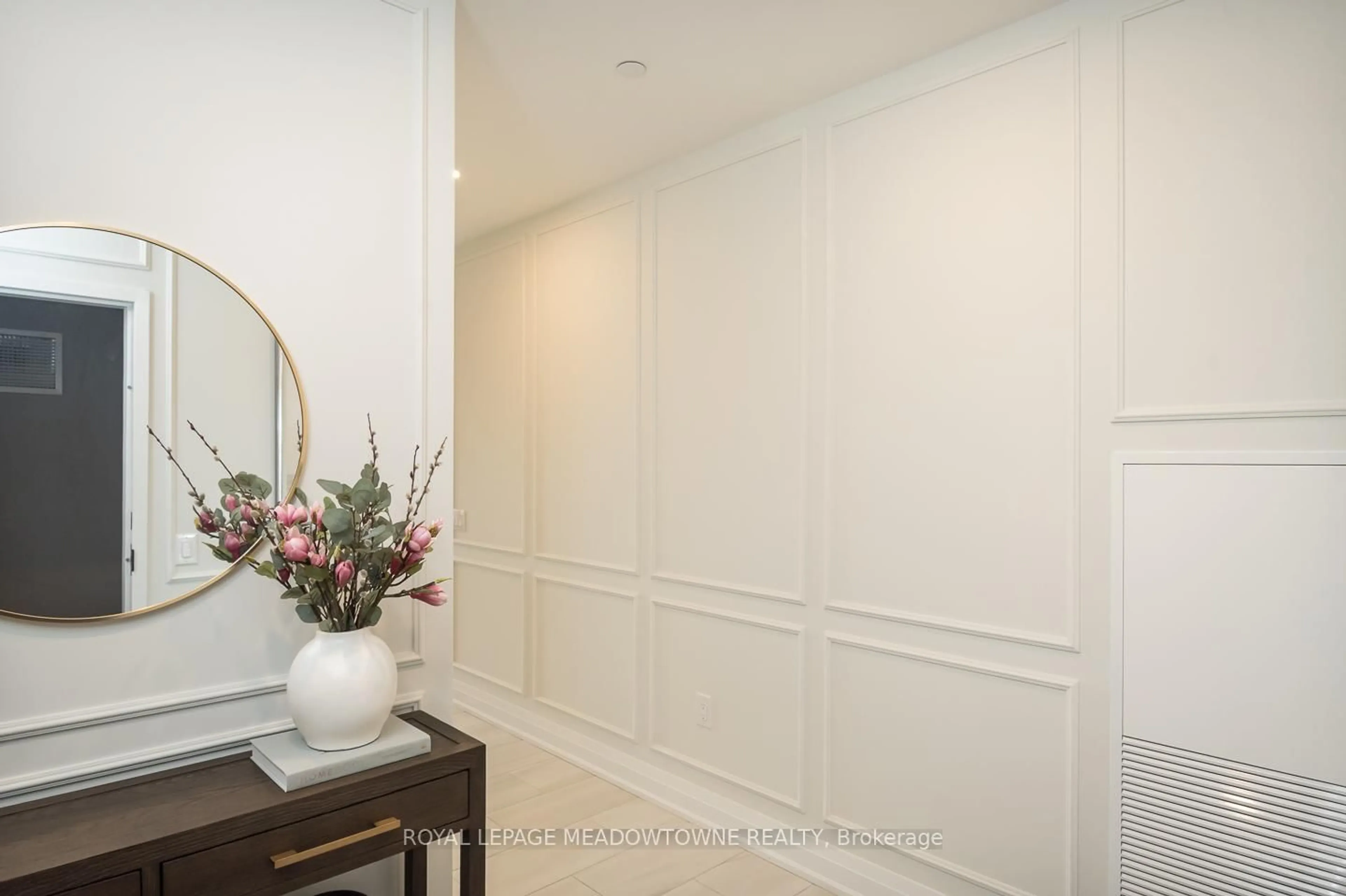 Indoor foyer for 71 Wyndham St #1301, Guelph Ontario N1E 5R3