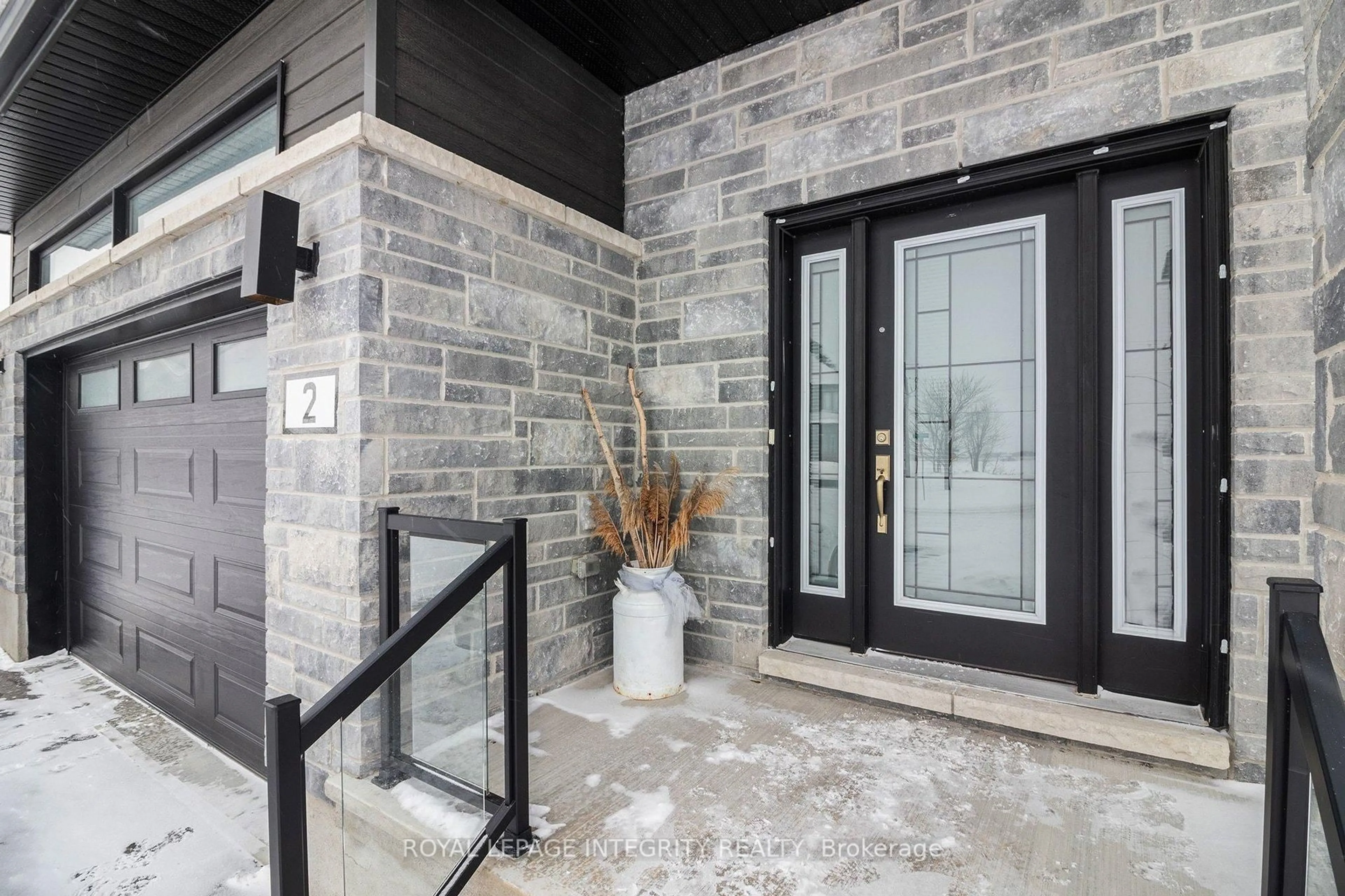 Indoor entryway for 2 Richer St, North Stormont Ontario K0A 1R0