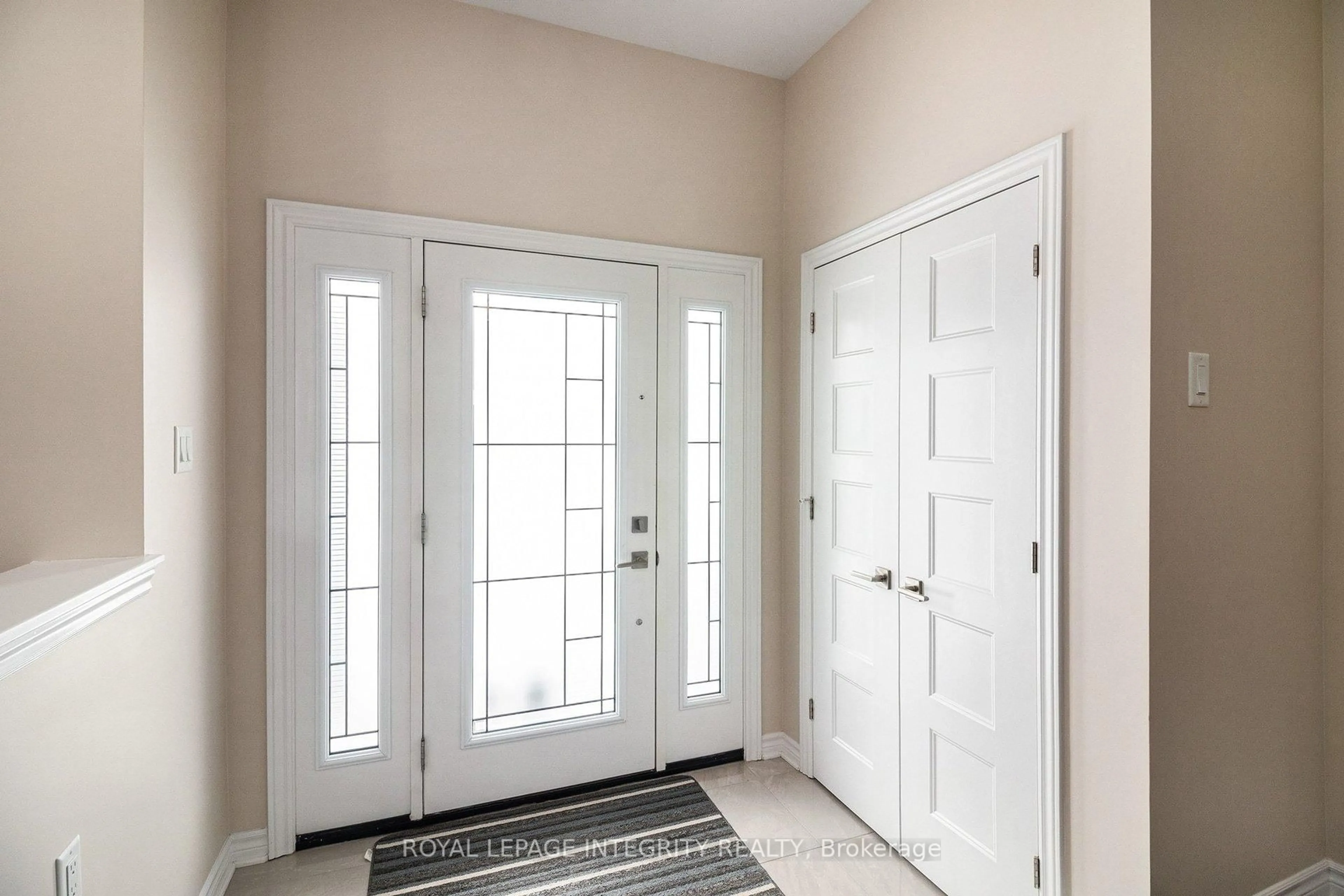 Indoor entryway for 2 Richer St, North Stormont Ontario K0A 1R0