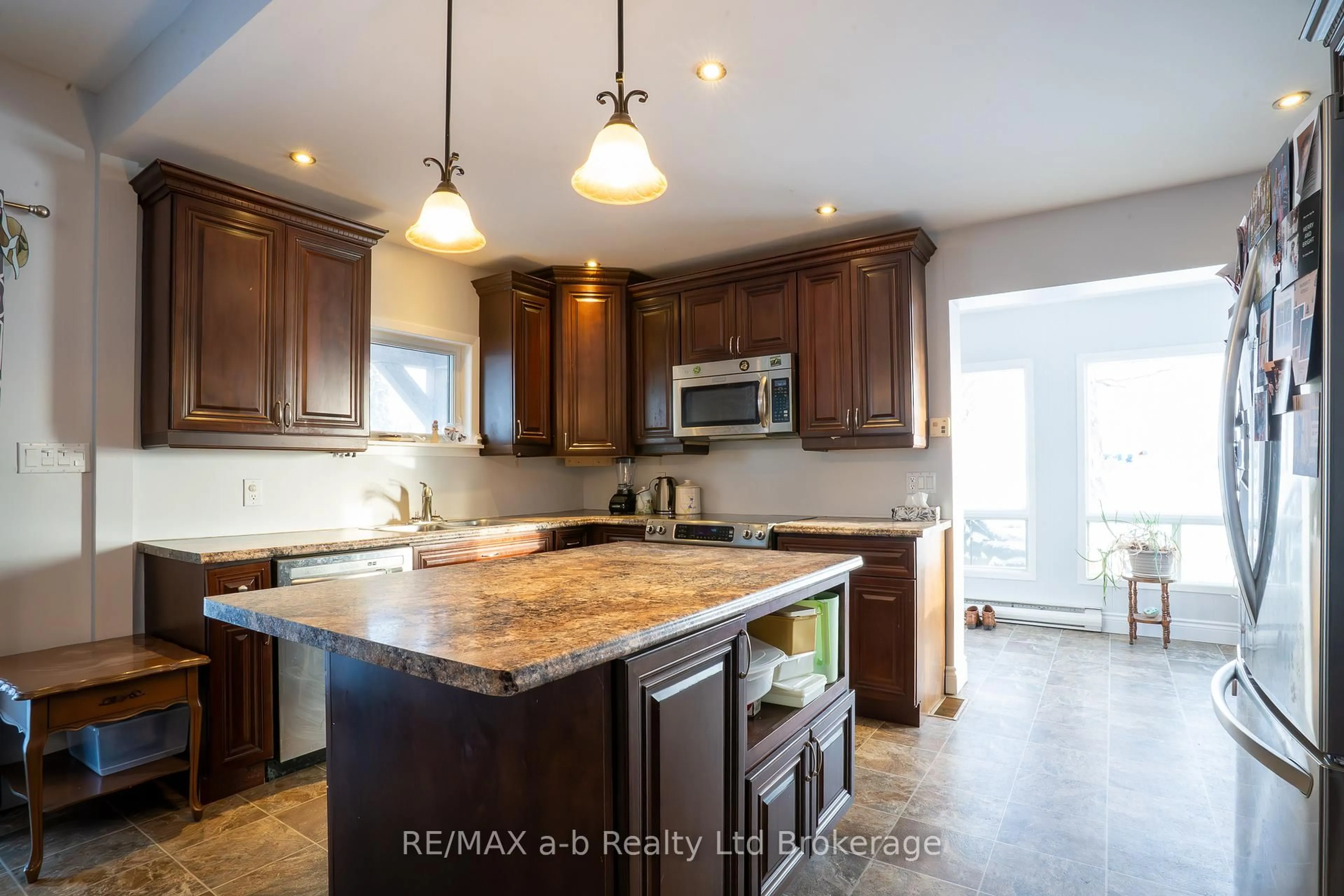 Open concept kitchen, ceramic/tile floor for 312895 DEREHAM Line, South-West Oxford Ontario N0J 1N0
