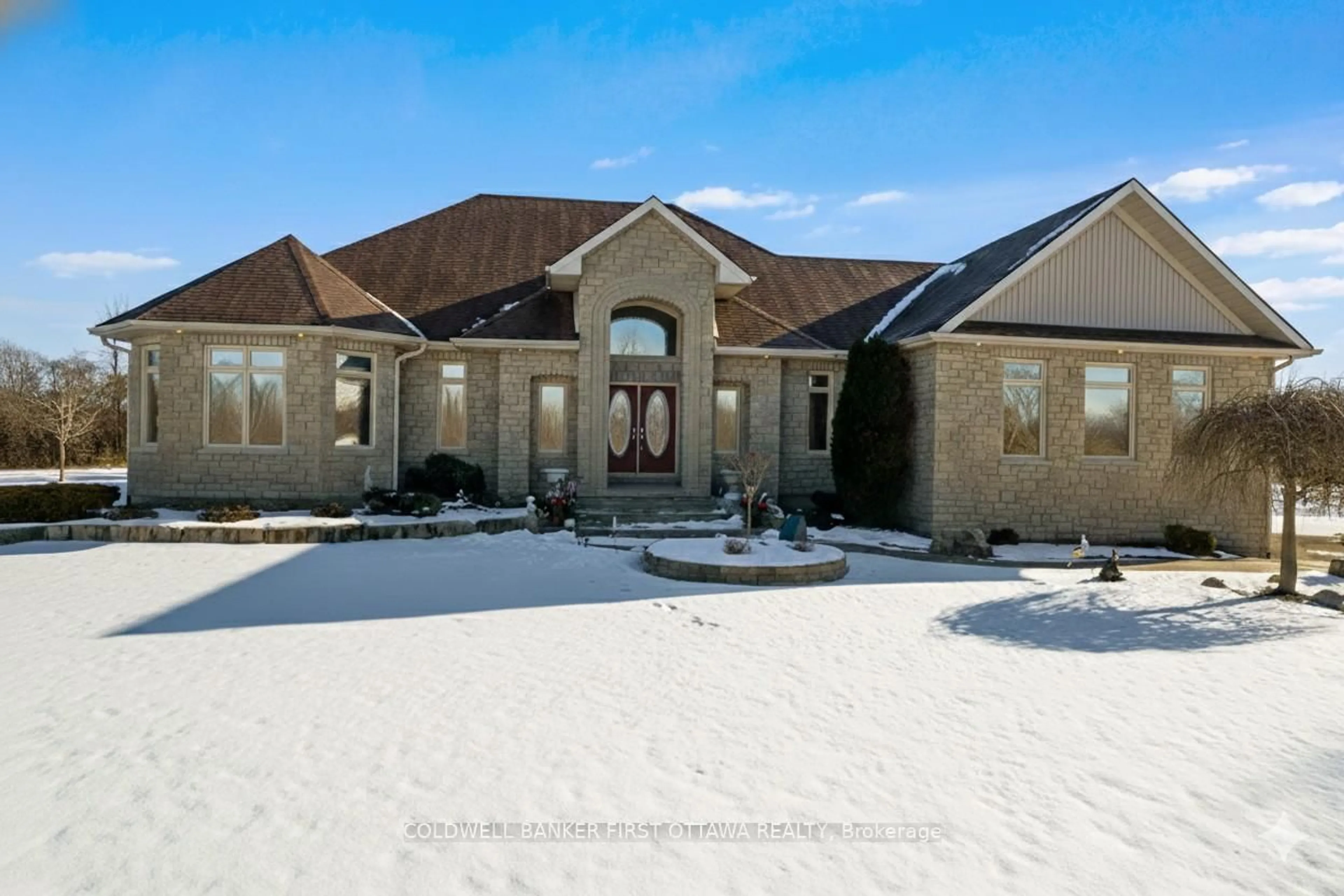 Home with brick exterior material, unknown for 556 West Point Dr, Perth Ontario K7H 3C7