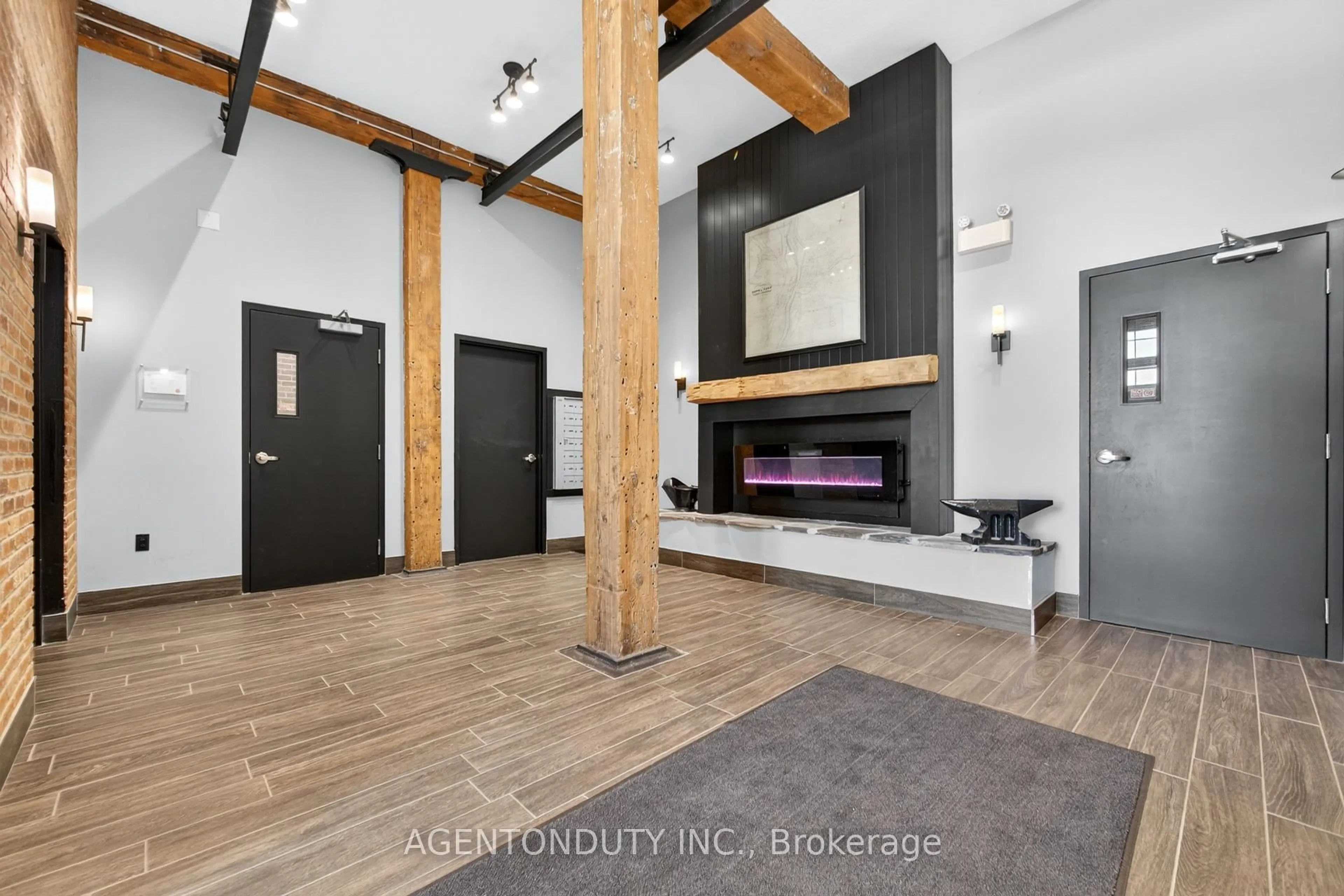 Indoor entryway for 24 Cedar St #101, Cambridge Ontario N1S 0B2