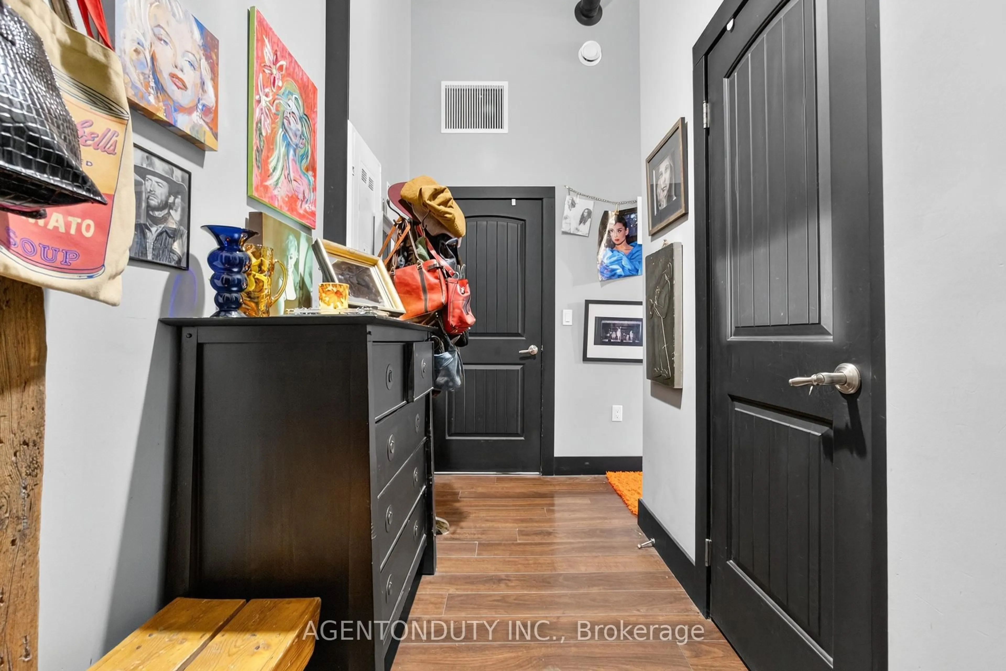 Indoor entryway for 24 Cedar St #101, Cambridge Ontario N1S 0B2