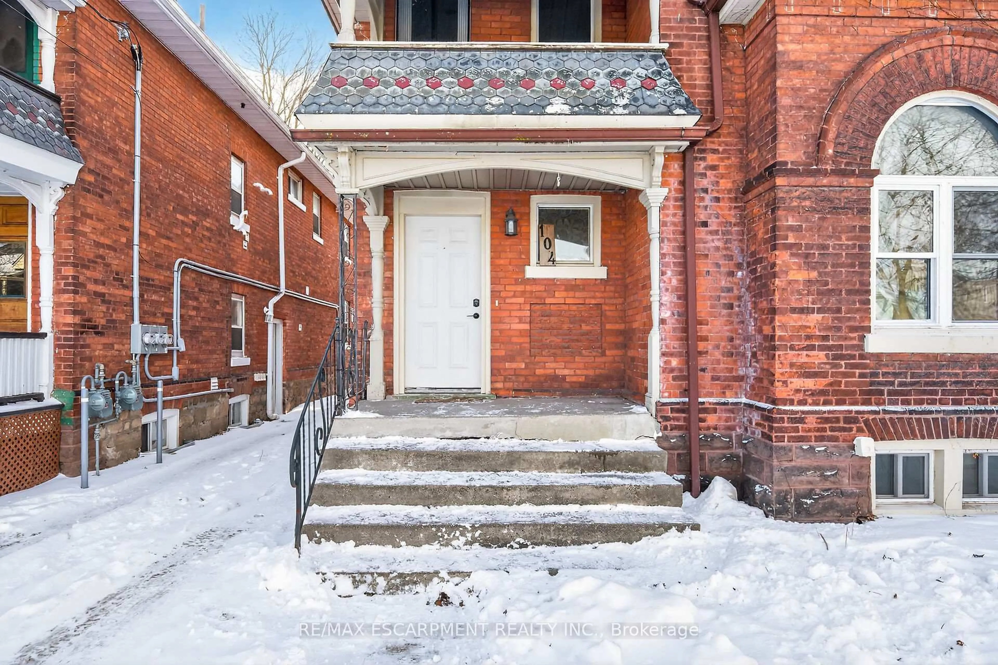 Home with brick exterior material, street for 104 William St, Brantford Ontario N3T 3L1