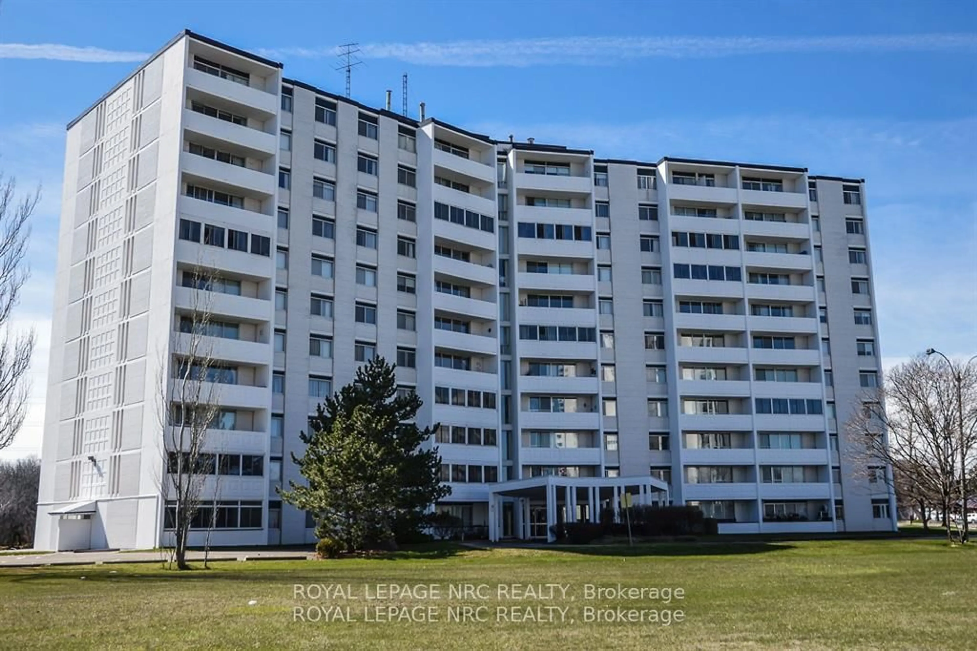 A pic from outside/outdoor area/front of a property/back of a property/a pic from drone, building for 35 Towering Heights Blvd #1107, St. Catharines Ontario L2T 3G8