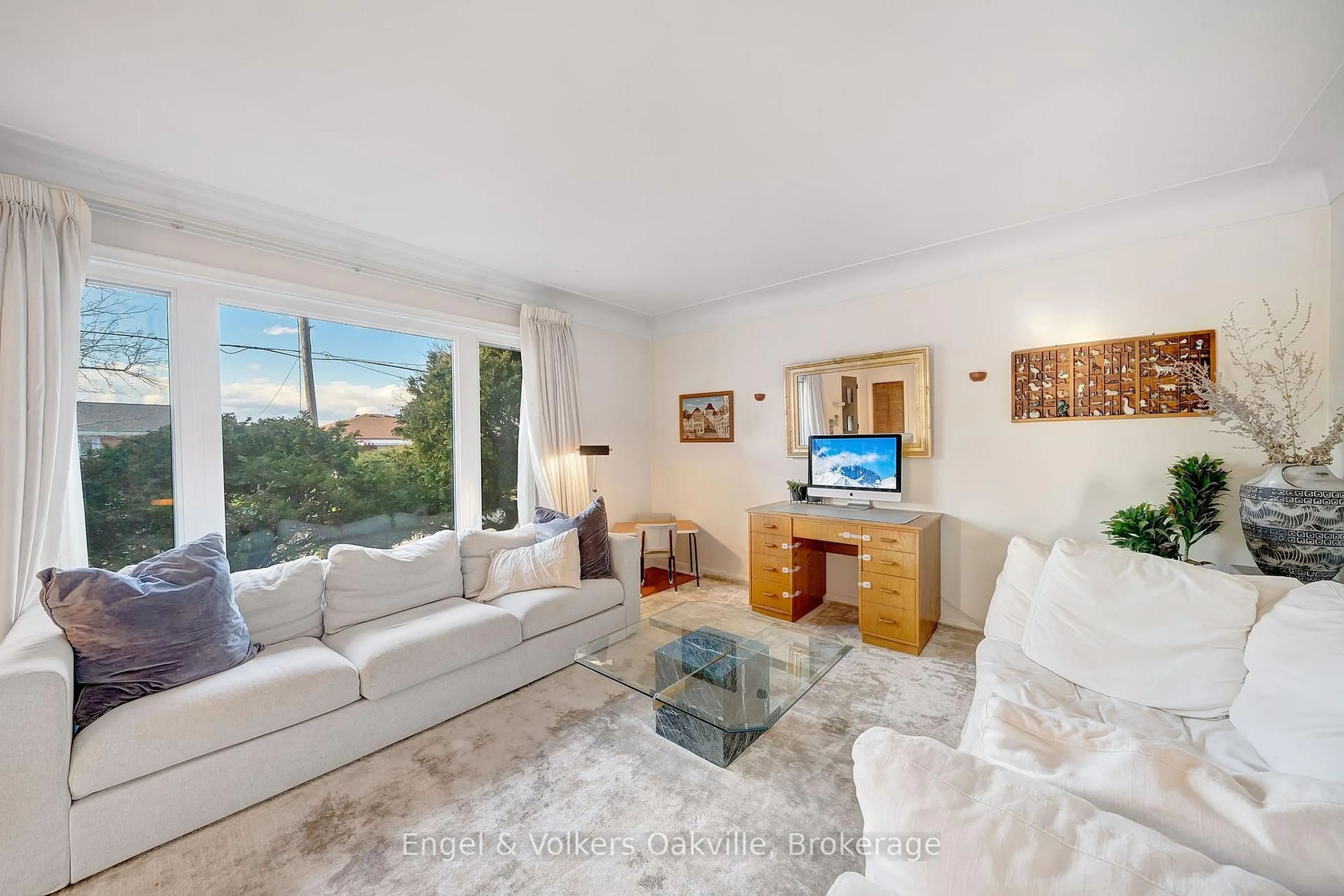 Living room with furniture, unknown for 115 Welbourn Dr, Hamilton Ontario L9A 3N5