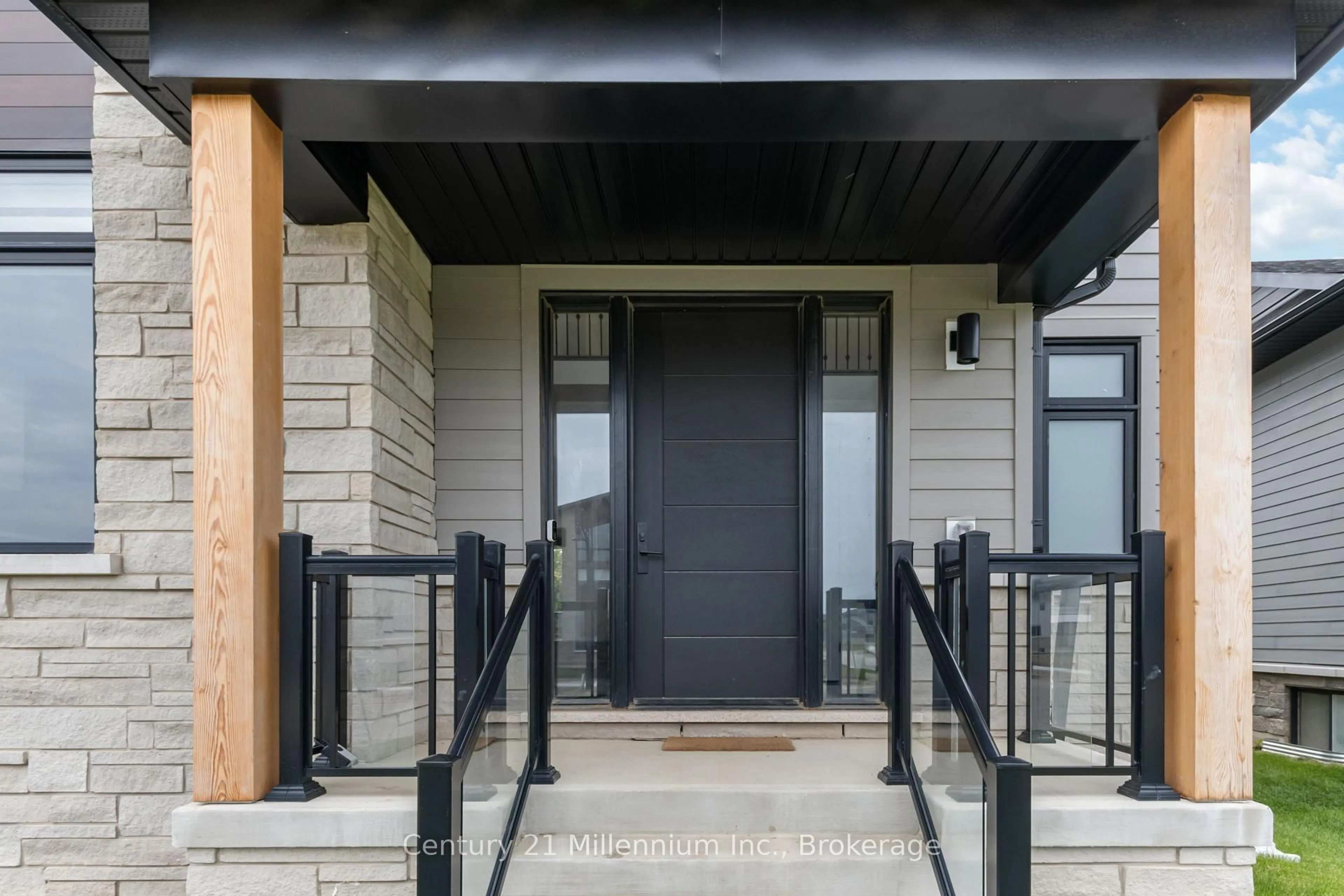 Indoor entryway for 125 STONELEIGH Dr, Blue Mountains Ontario L9Y 4X5