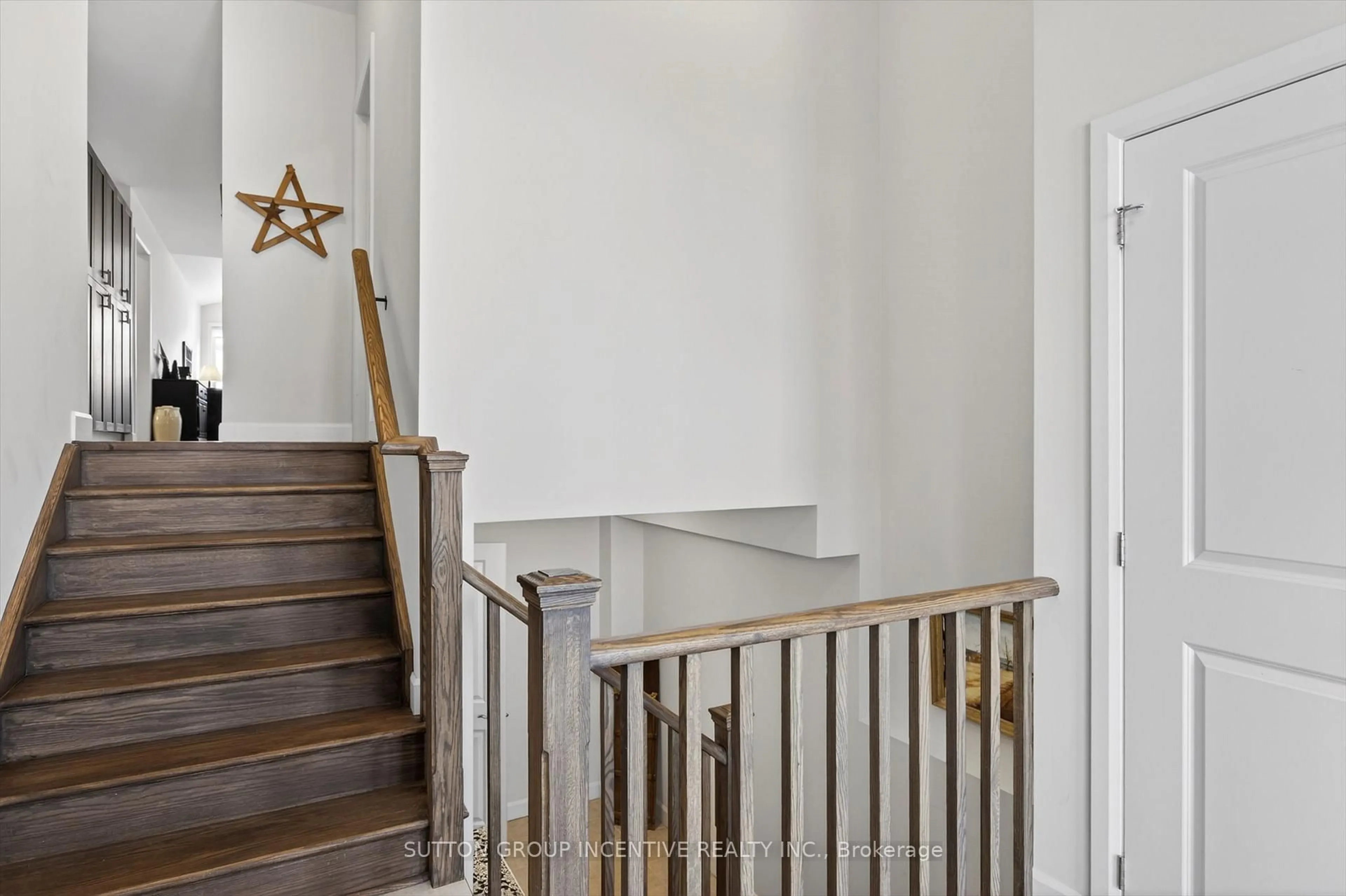 Unknown for 670 Lemay Grve, Peterborough Ontario K9K 0G9