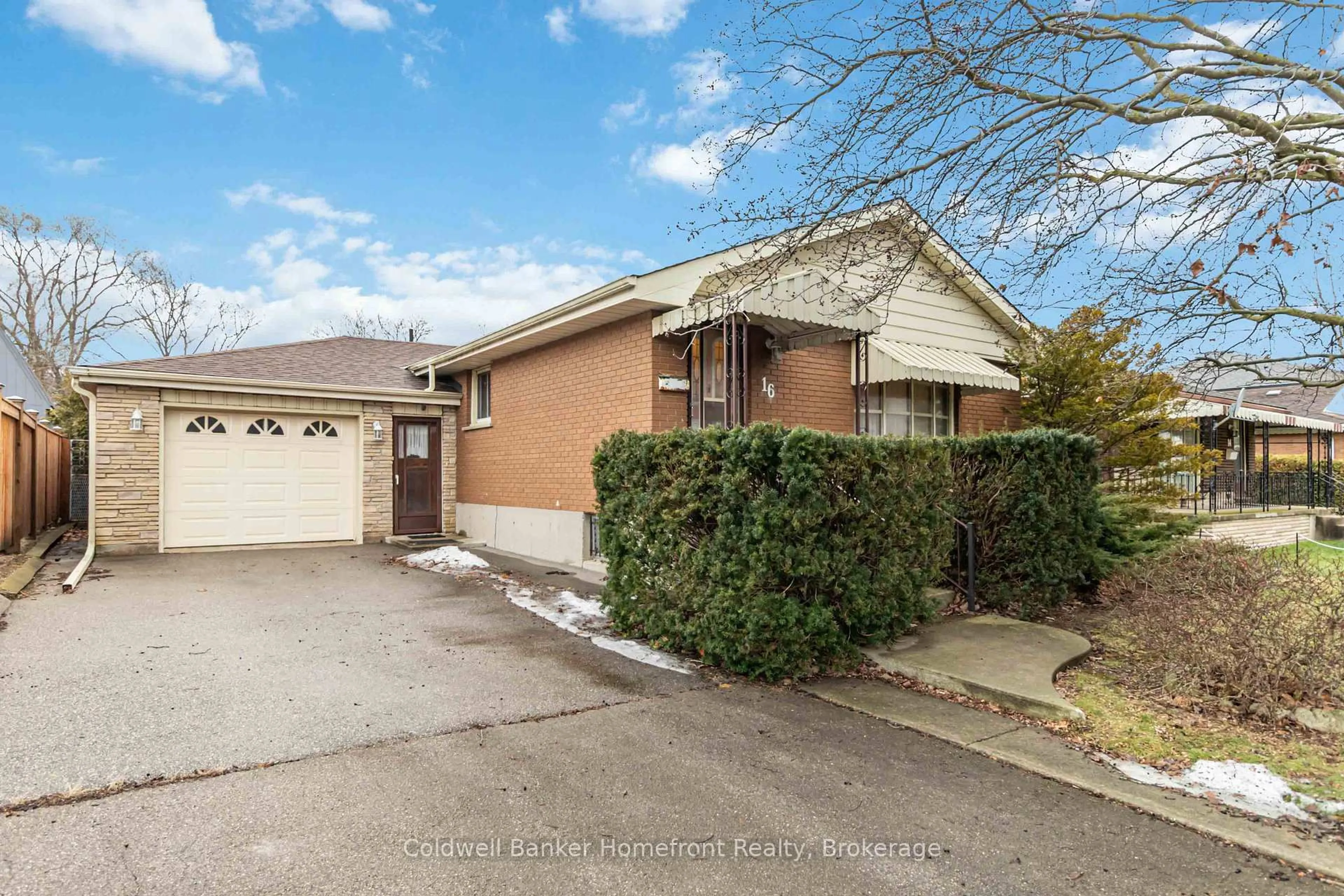 A pic from outside/outdoor area/front of a property/back of a property/a pic from drone, street for 16 Paris Rd, Brantford Ontario N3R 1H7