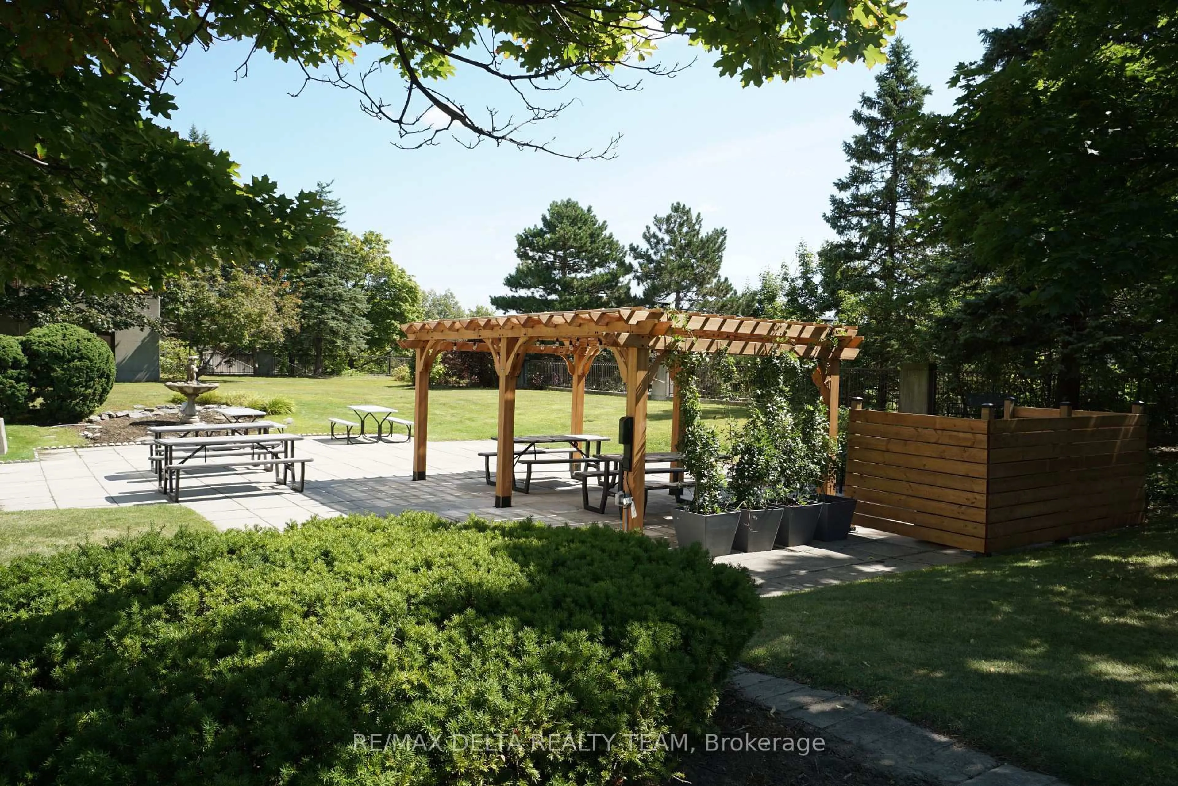 Patio, forest/trees view for 545 St Laurent Blvd #1506, Ottawa Ontario K1K 4H9