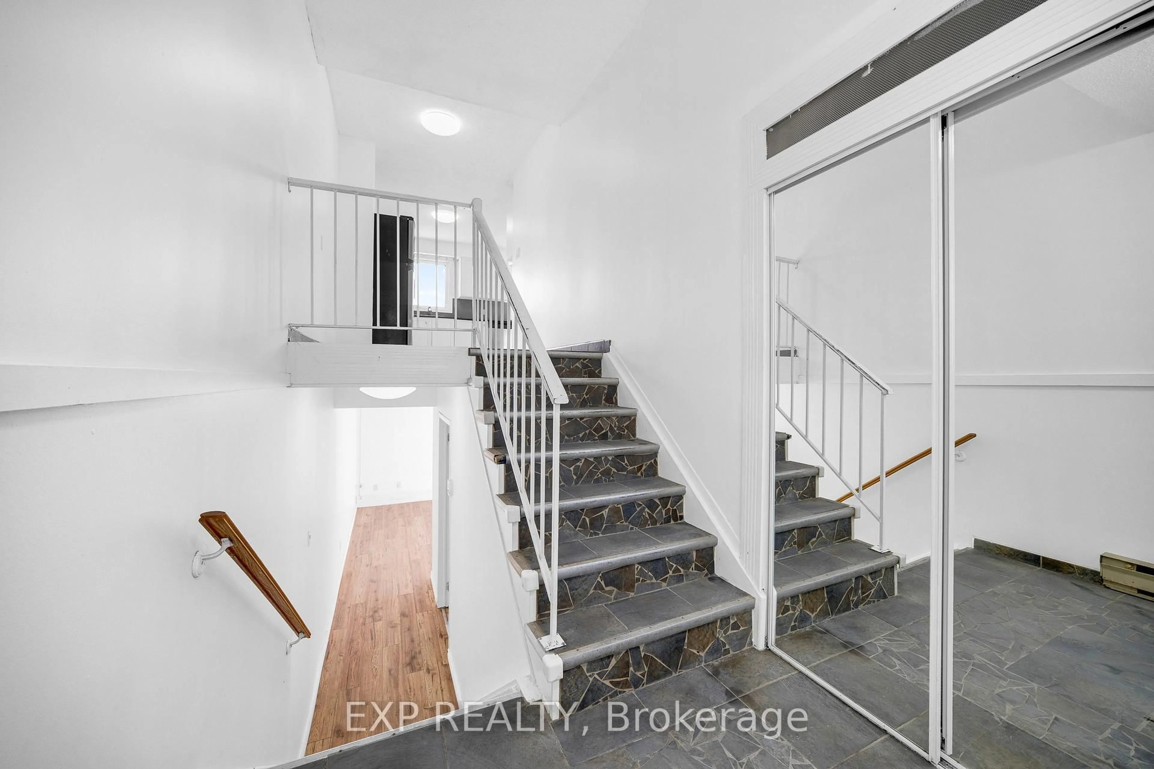 Stairs for 98 Castlegreen Private, Ottawa Ontario K1T 3N3