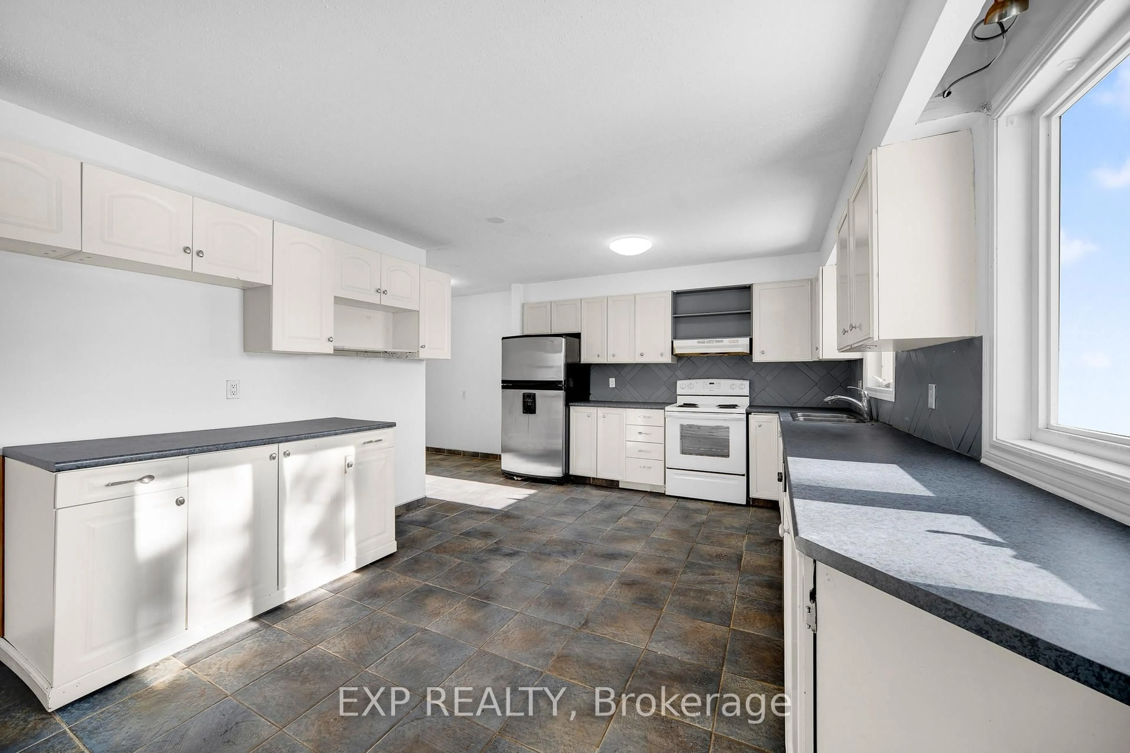 Open concept kitchen, unknown for 98 Castlegreen Private, Ottawa Ontario K1T 3N3