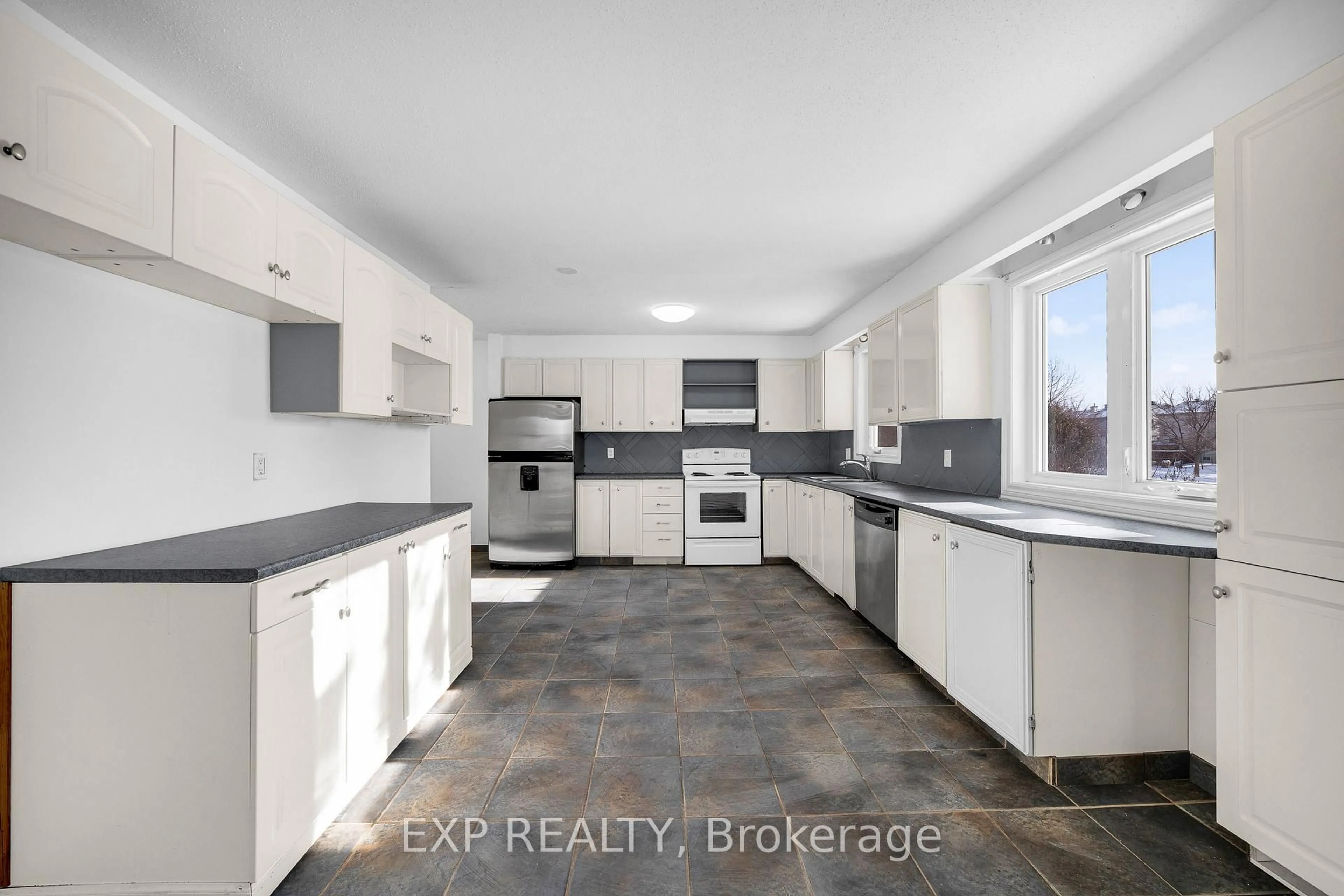 Open concept kitchen, ceramic/tile floor for 98 Castlegreen Private, Ottawa Ontario K1T 3N3