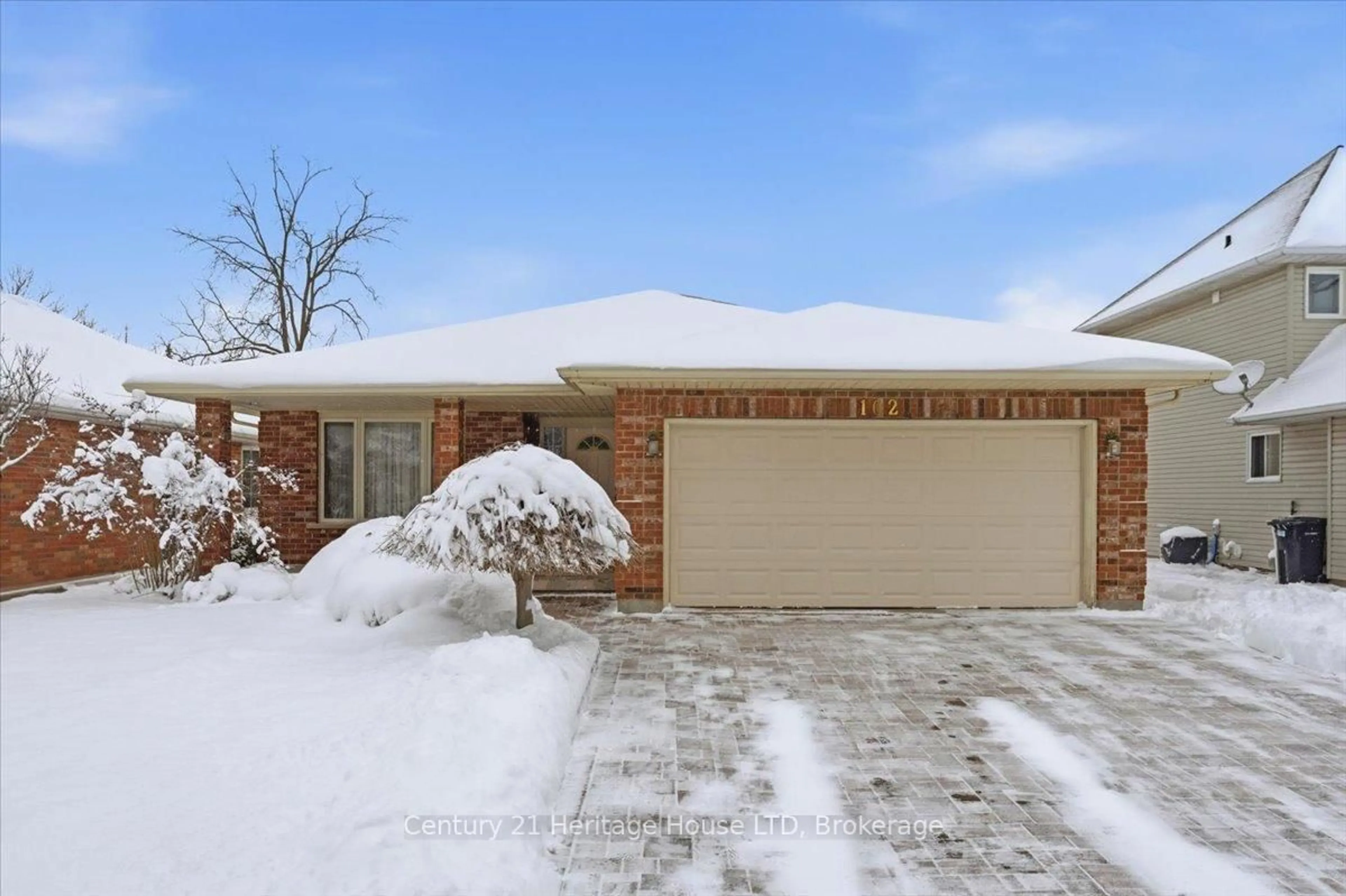 Home with brick exterior material, street for 102 Wellandvale Dr, Welland Ontario L3C 7C7
